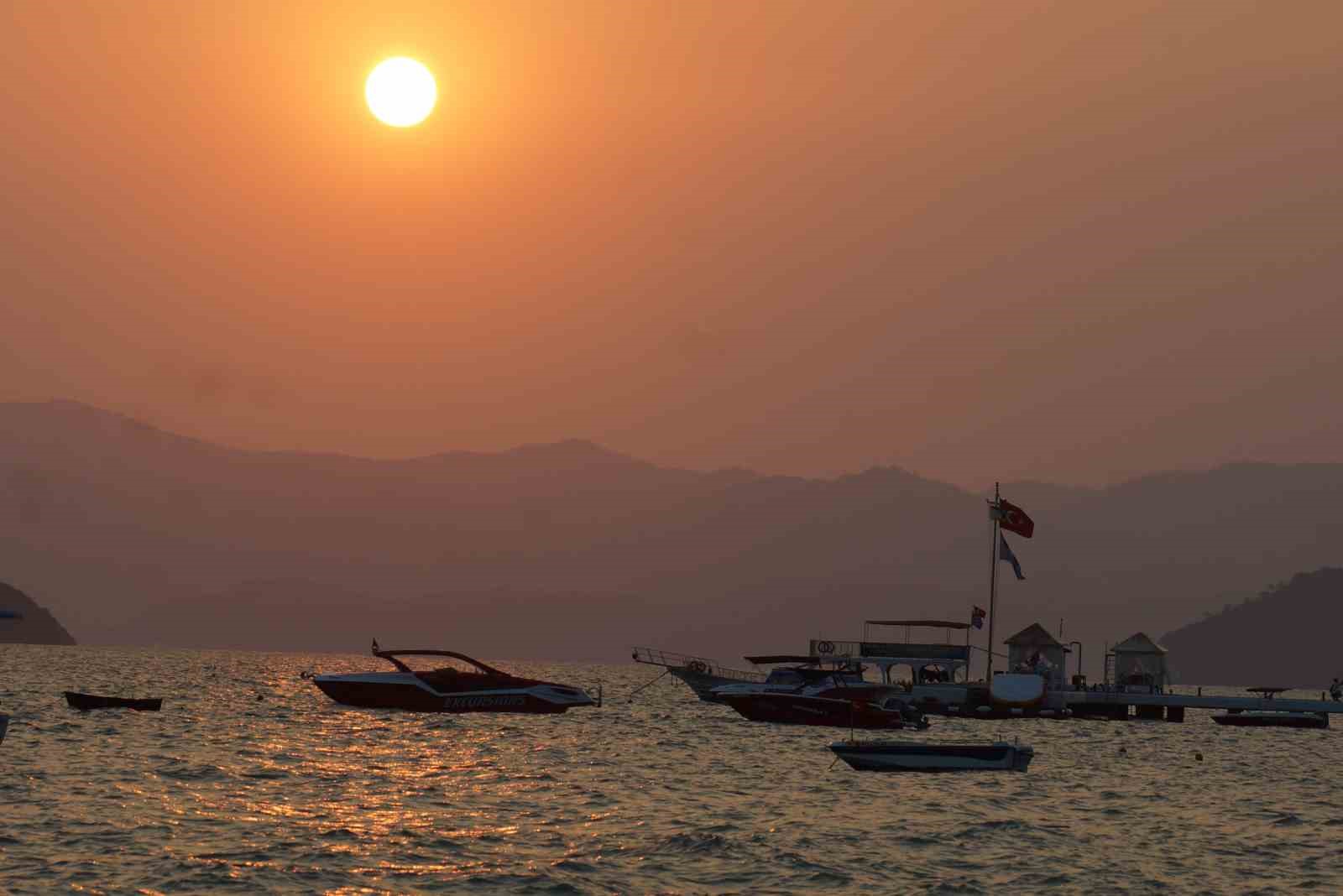 Fethiye’de gün batımı görsel şölen oluşturdu
