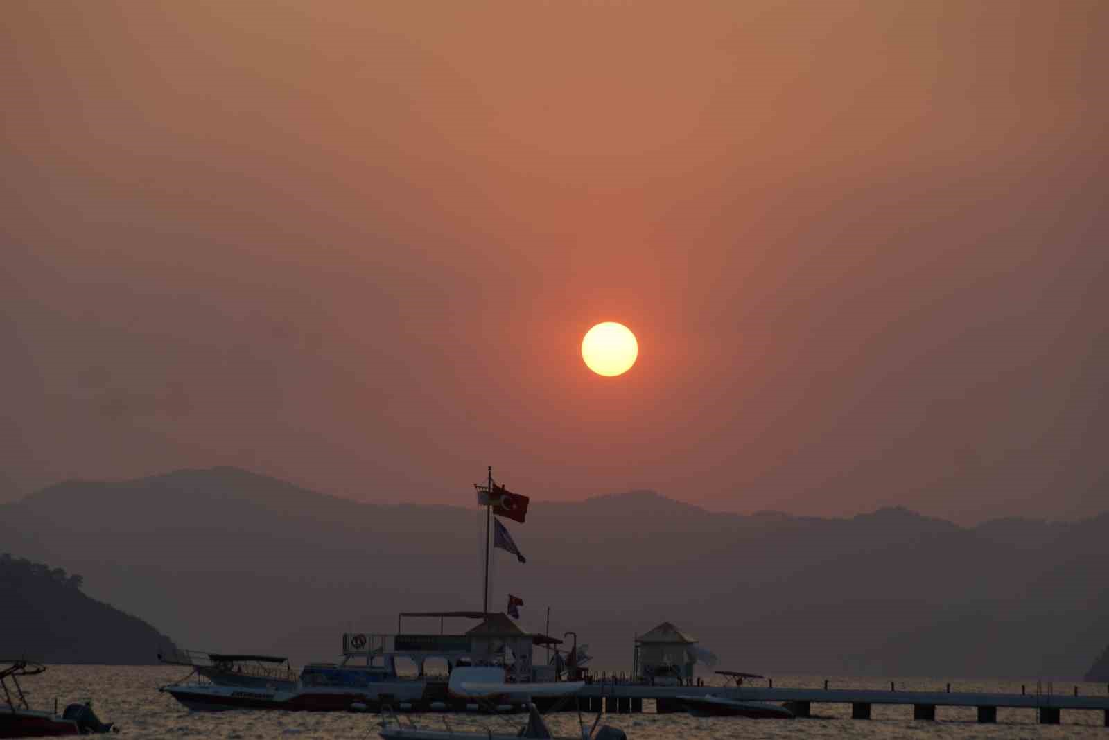 Fethiye’de gün batımı görsel şölen oluşturdu
