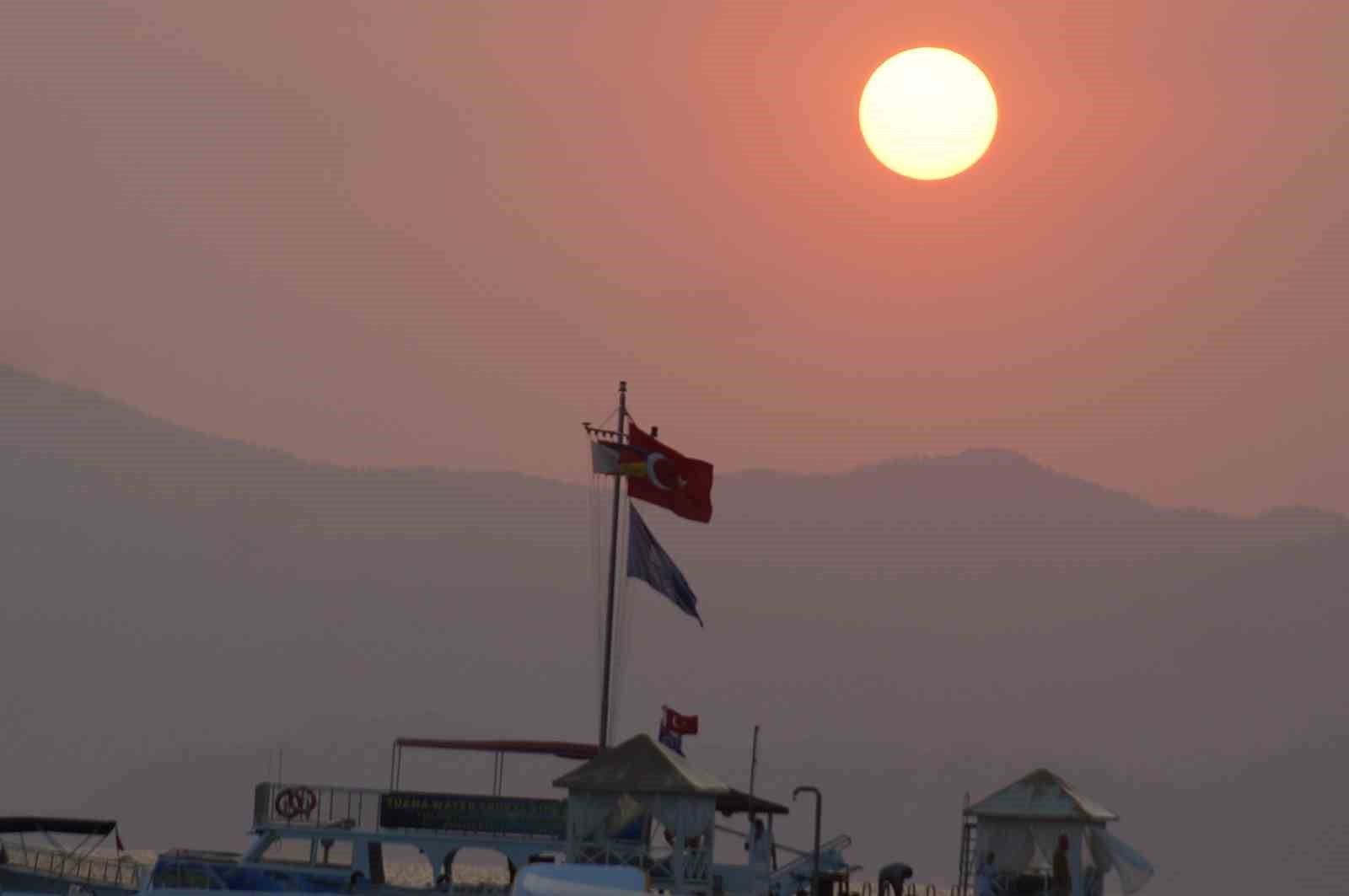 Fethiye’de gün batımı görsel şölen oluşturdu
