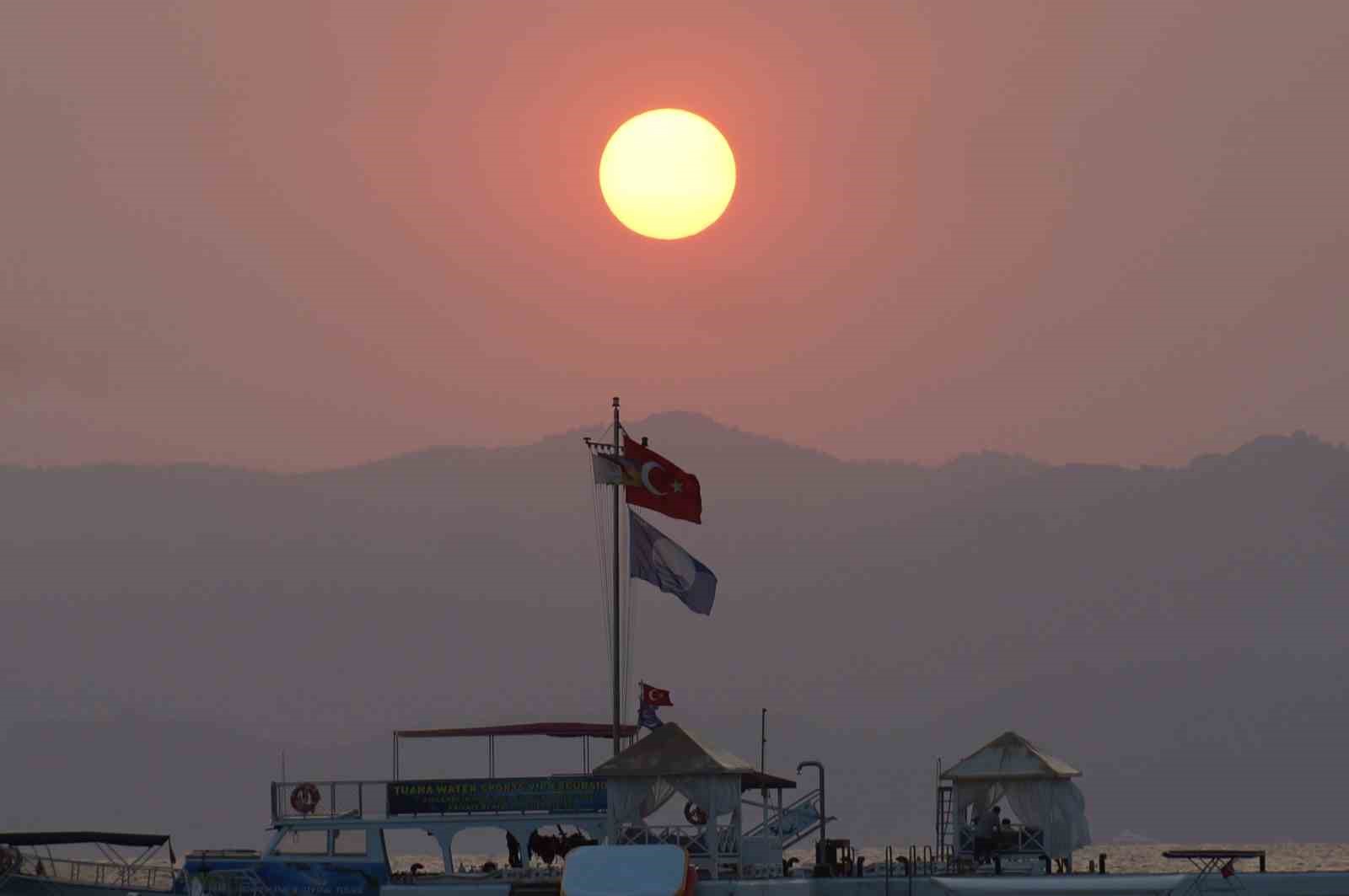 Fethiye’de gün batımı görsel şölen oluşturdu
