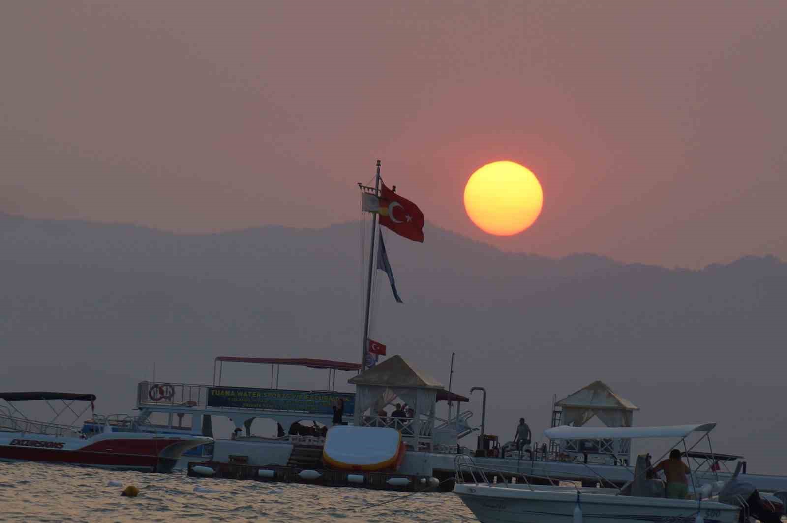 Fethiye’de gün batımı görsel şölen oluşturdu
