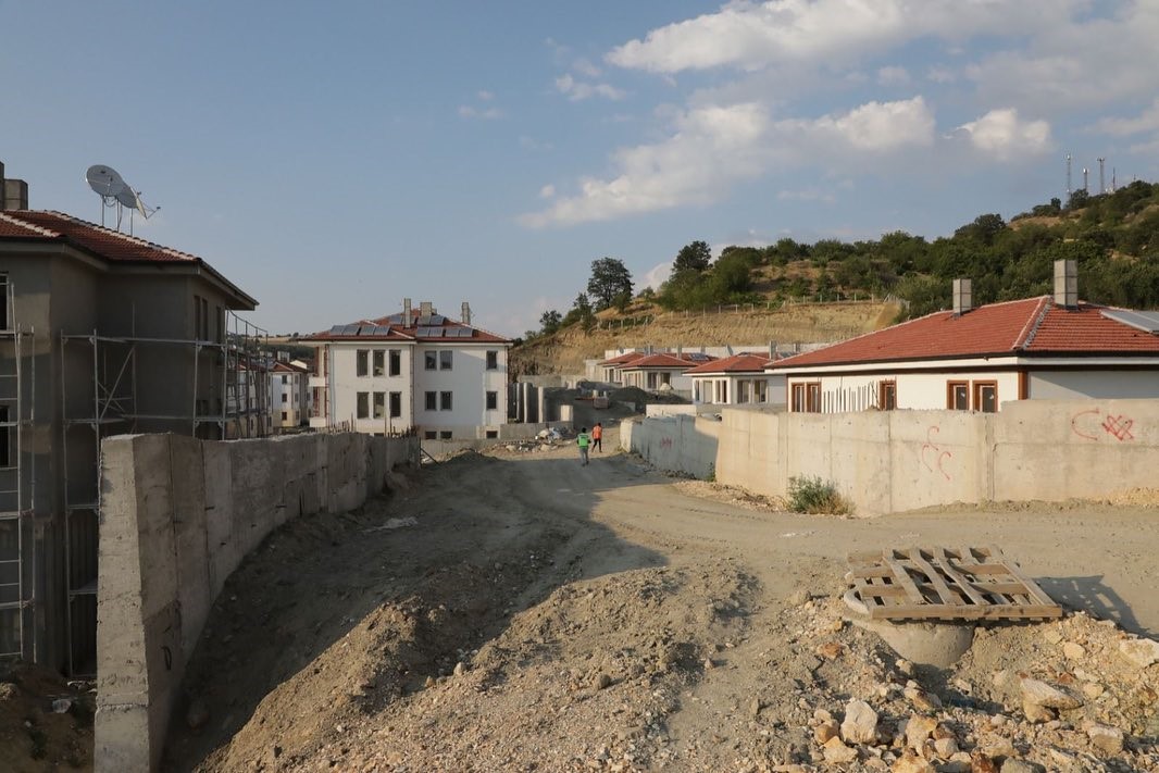 Pazarlar ilçesindeki TOKİ projesi yerinde inceledi
