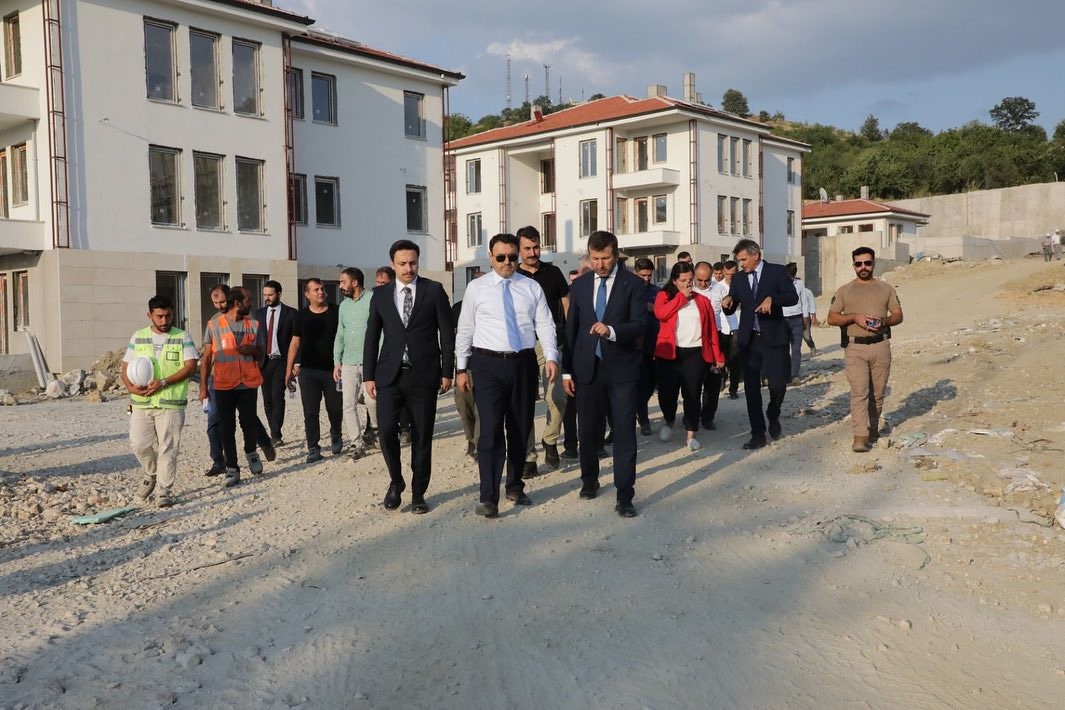 Pazarlar ilçesindeki TOKİ projesi yerinde inceledi
