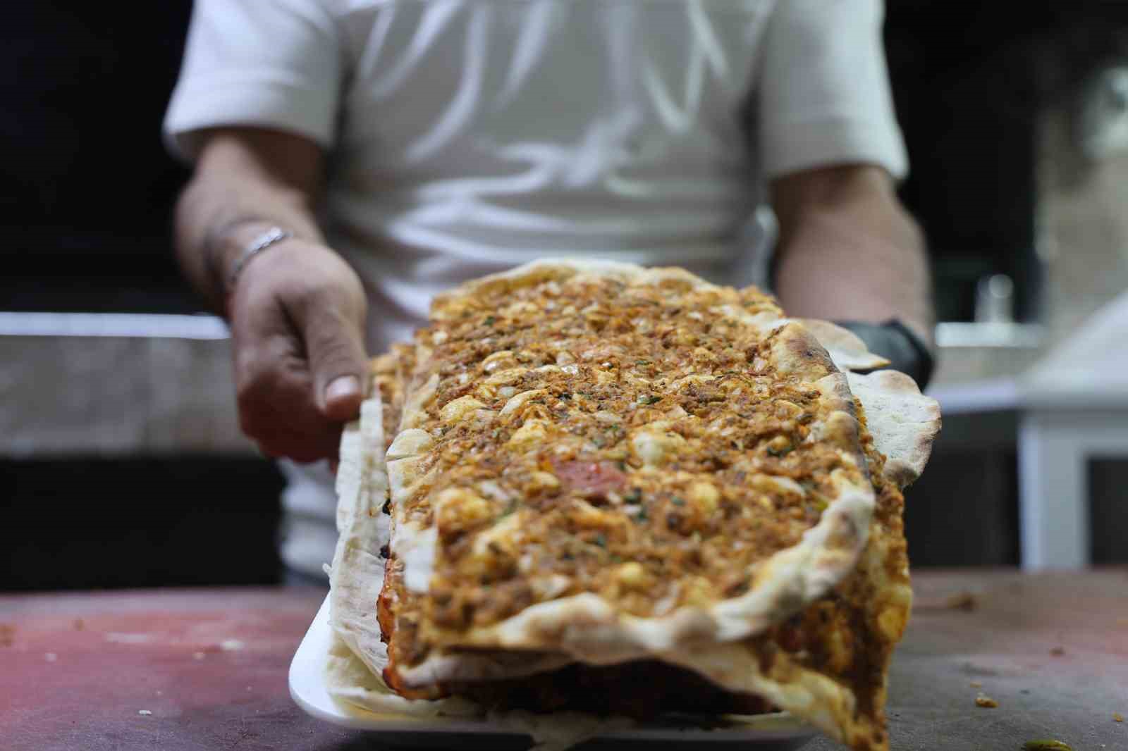 Dar gelirlinin dostu esnaf: Burada yemekler 4’te bir fiyatına
