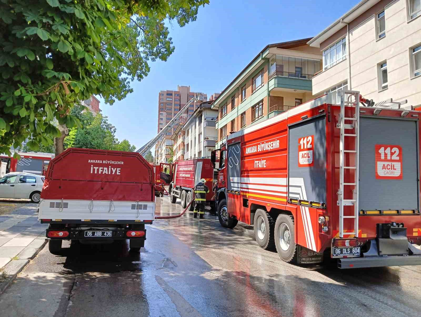 Yangında mahsur kalan anne ile çocukları, komşularının yardımıyla kurtarıldı
