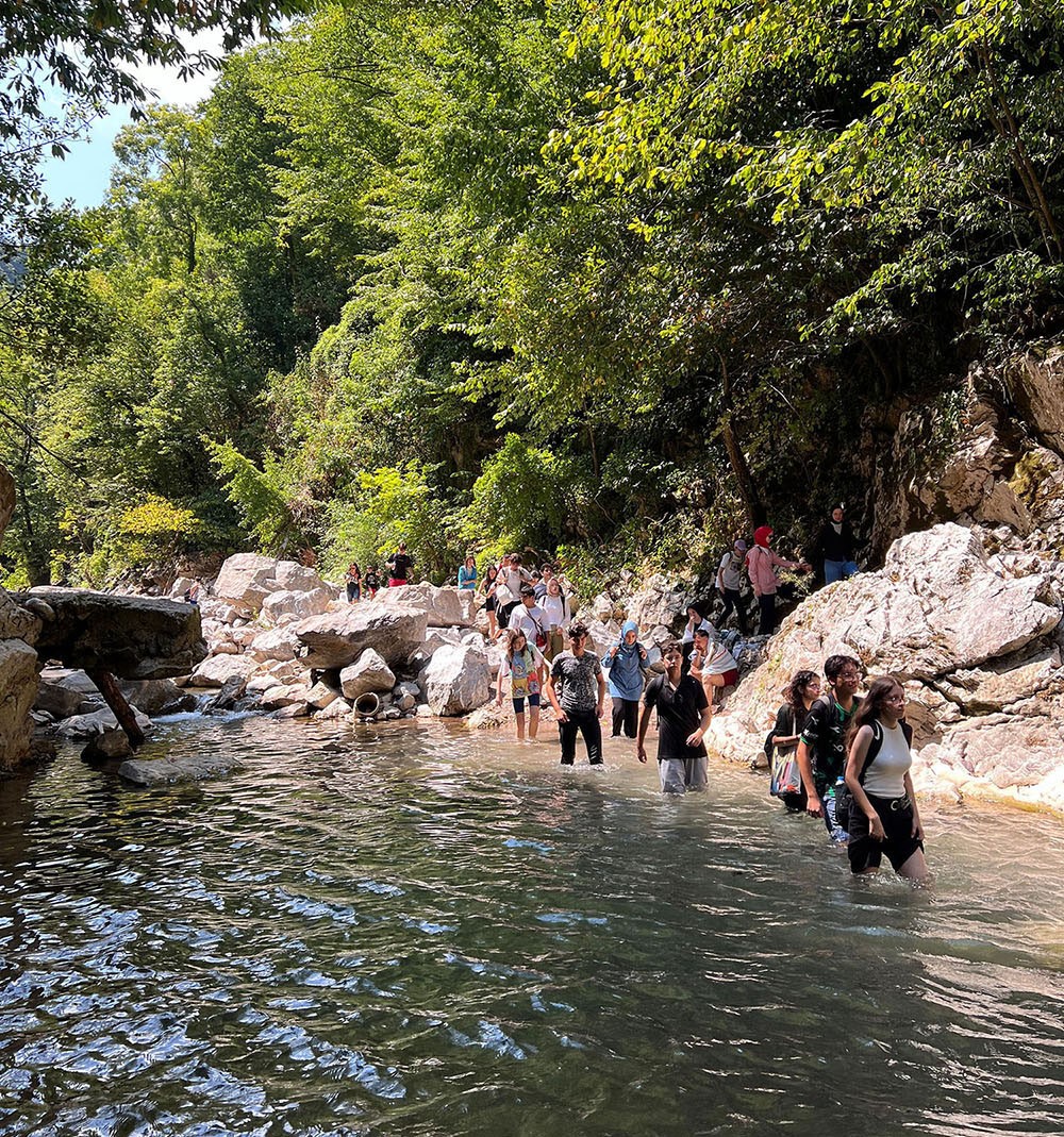 Gençler Büyükşehirle Maden Deresi’nde keyifli bir yolculuğa çıktı
