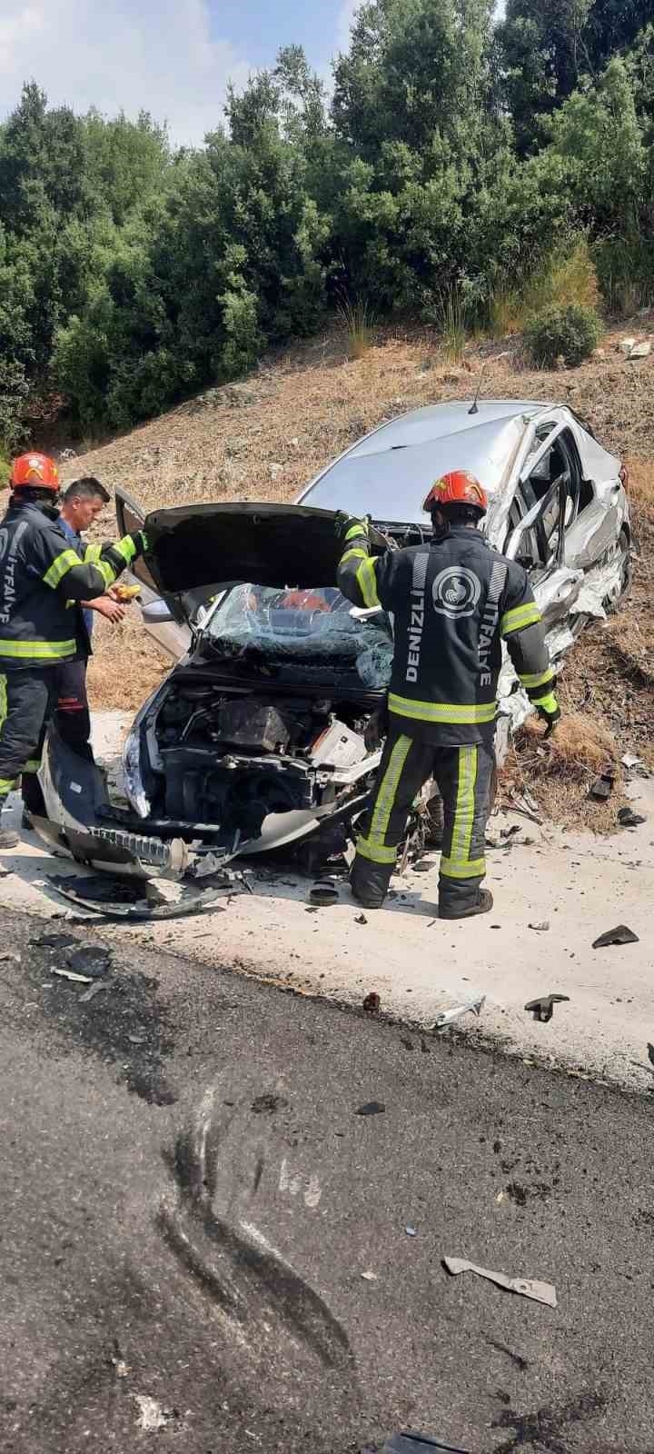 Kontrolden çıkan otomobil şarampole yuvarladı: 3 yaralı
