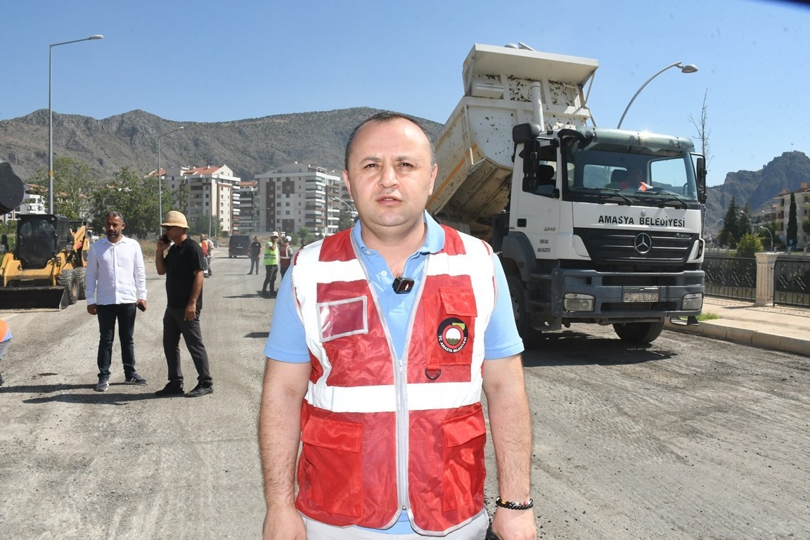 Başkan Sevindi: “Asfaltlamada ilk hedefimiz çukurlu yollar”
