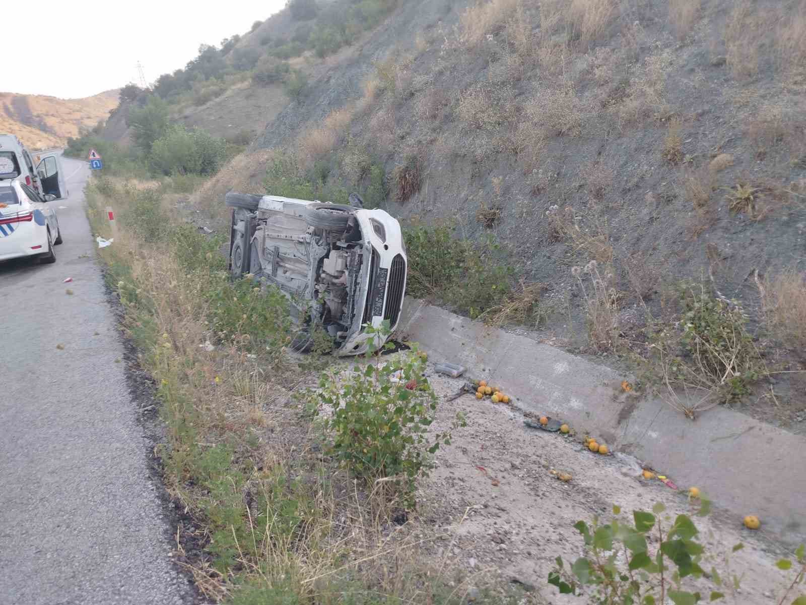 Devrilen araçta bulunan aynı aileden 4 kişi yaralandı
