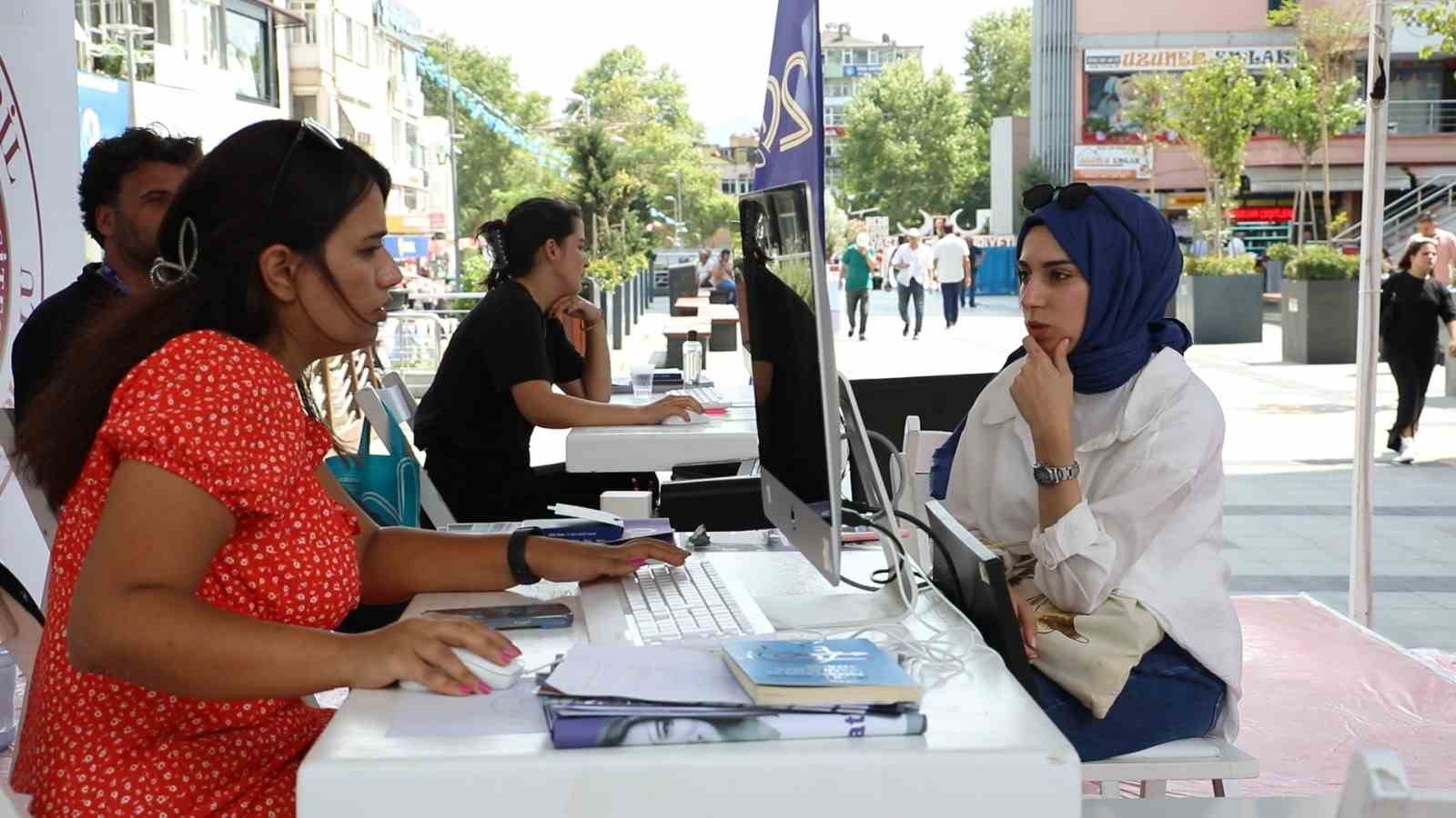 Üniversite adayları için ücretsiz danışmanlık desteği
