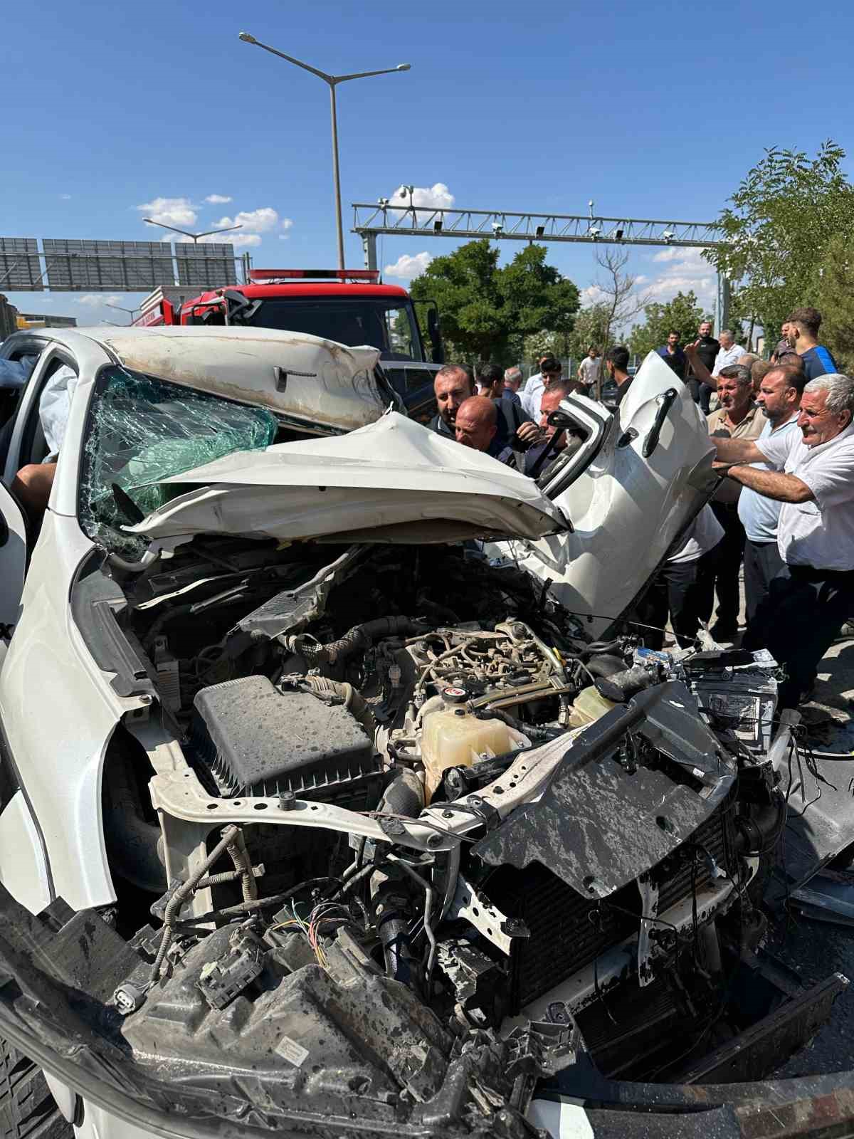 Muş’ta kamyonet kamyona arkadan çarptı: 2 yaralı
