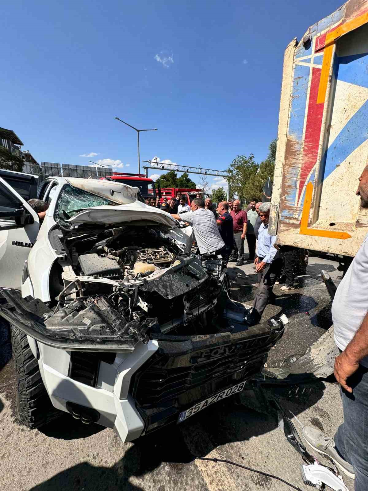 Muş’ta kamyonet kamyona arkadan çarptı: 2 yaralı
