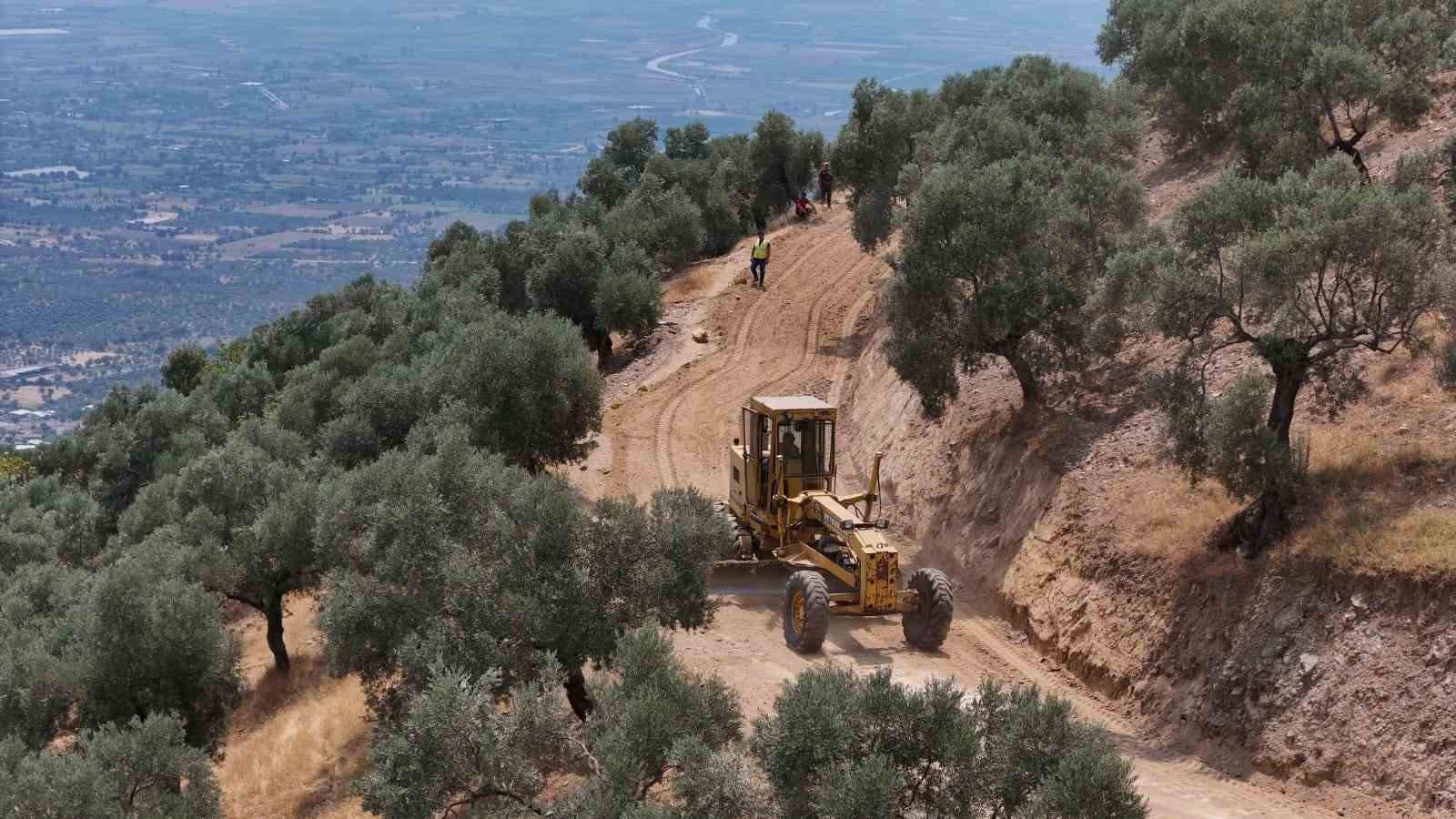 Aydın Büyükşehir Belediyesi kırsal mahallerde yol çalışmalarını sürdürüyor
