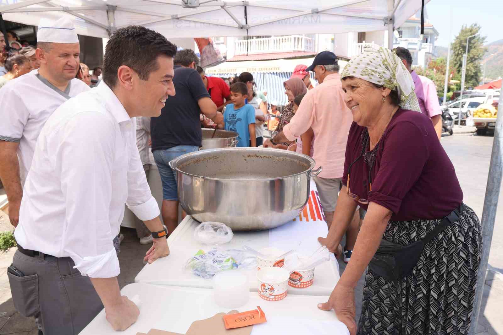 Marmaris Belediyesi’nden aşure ikramı
