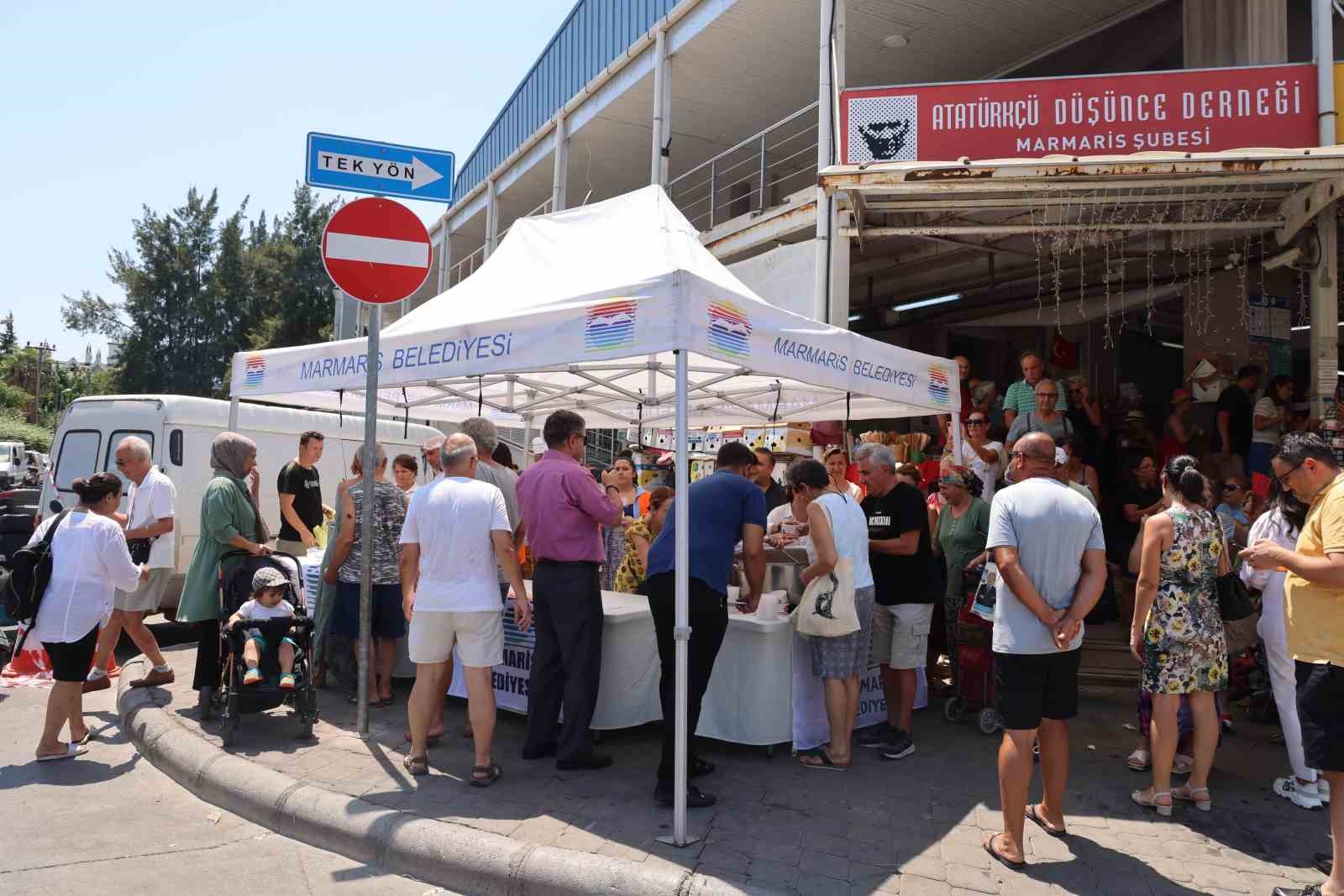 Marmaris Belediyesi’nden aşure ikramı
