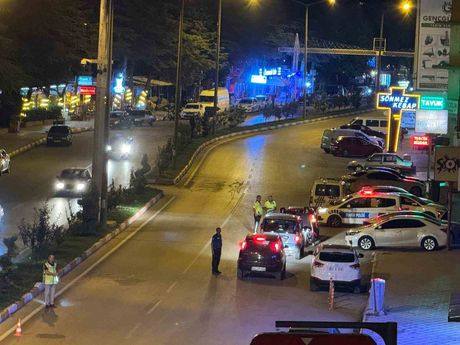 Polisin dur ikazına uymayan taksici 1.80 promil alkollü çıktı
