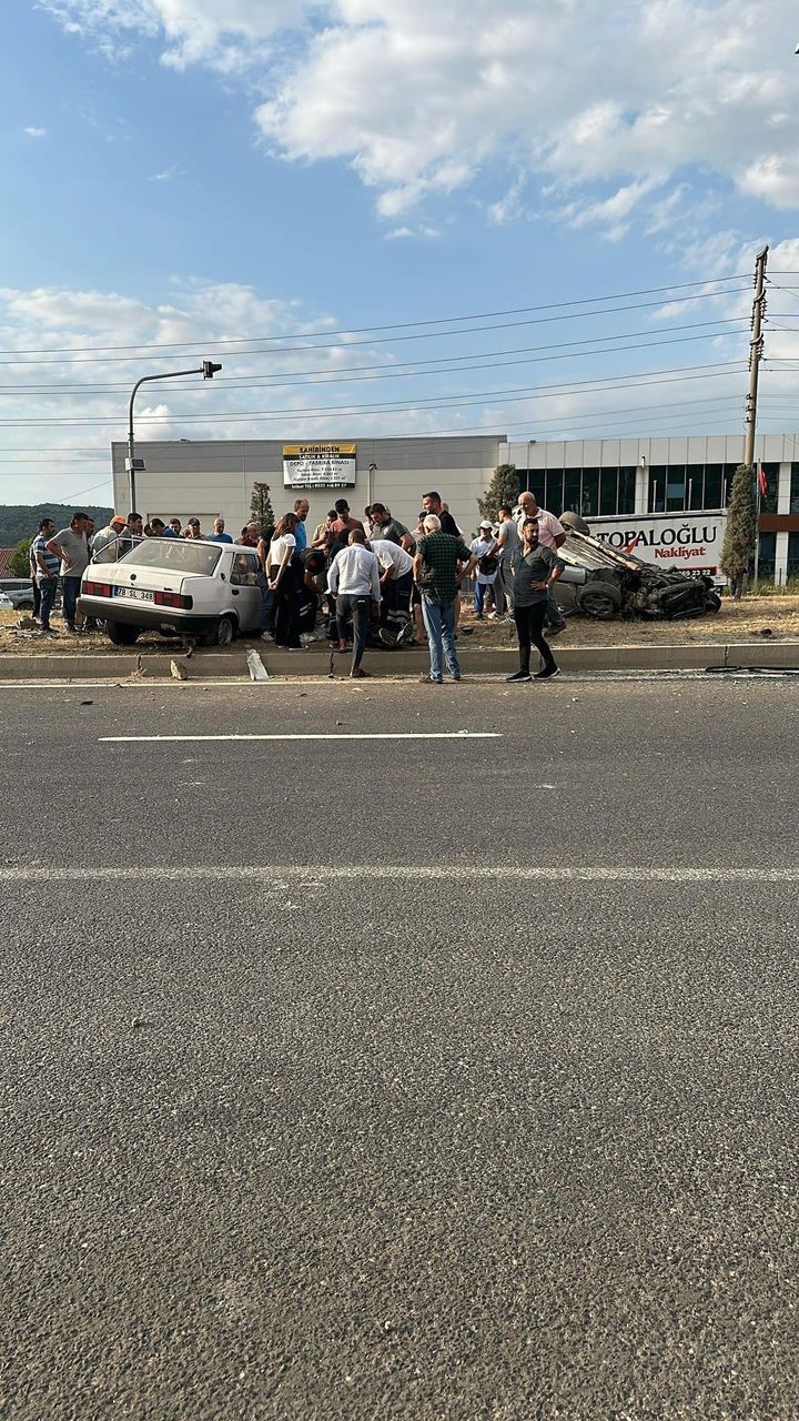 Otomobilin takla attığı kaza kamerada: 4 yaralı
