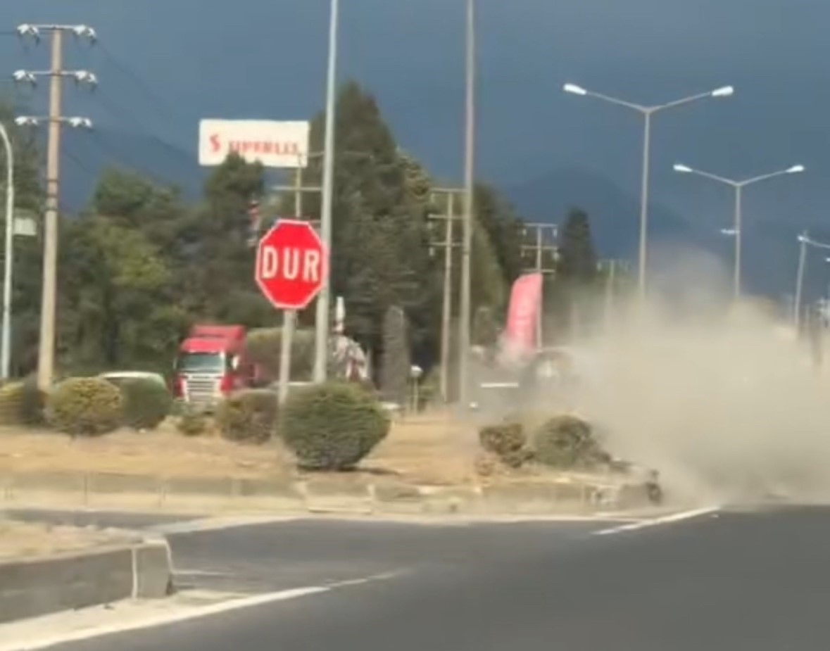 Otomobilin takla attığı kaza kamerada: 4 yaralı
