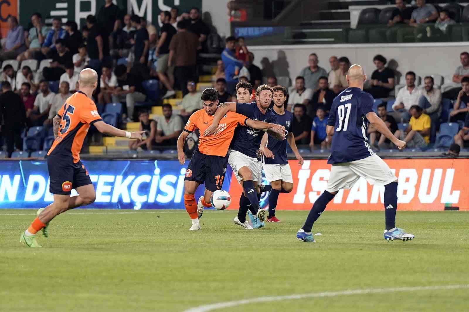 UEFA Avrupa Konferans Ligi: RAMS Başakşehir: 3 - La Fiorita: 0 (Maç devam ediyor)
