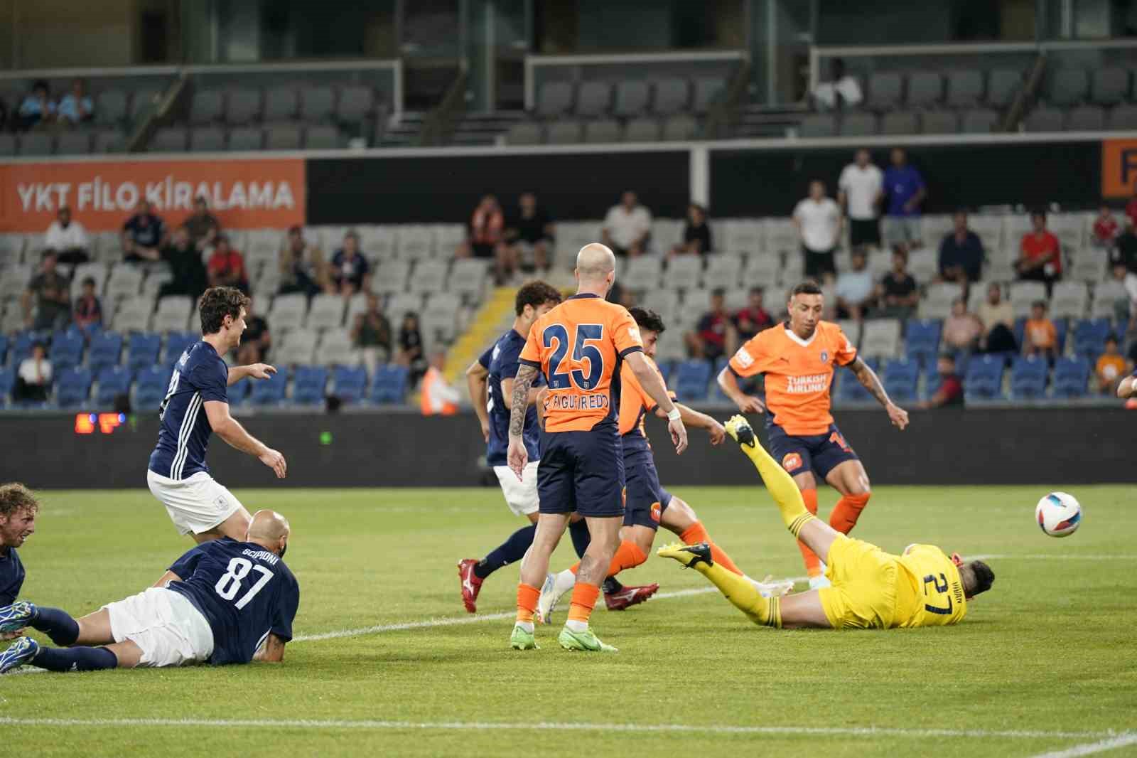 UEFA Avrupa Konferans Ligi: RAMS Başakşehir: 3 - La Fiorita: 0 (Maç devam ediyor)
