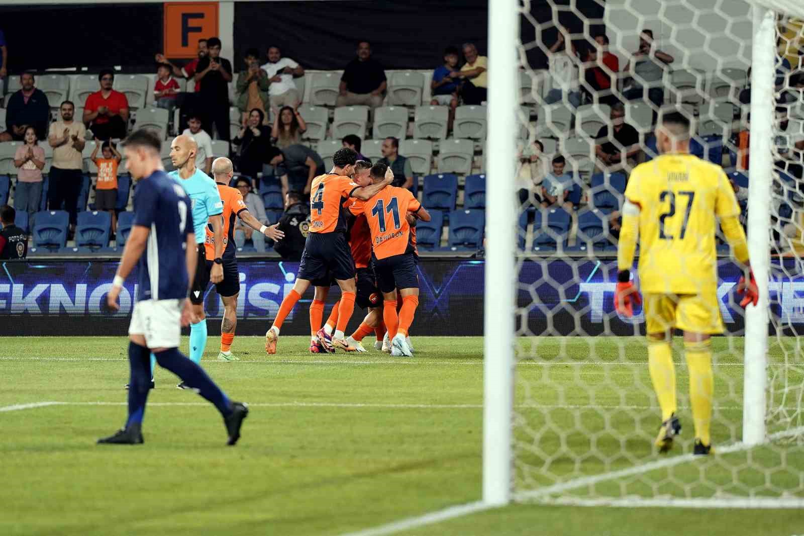 UEFA Avrupa Konferans Ligi: RAMS Başakşehir: 3 - La Fiorita: 0 (Maç devam ediyor)
