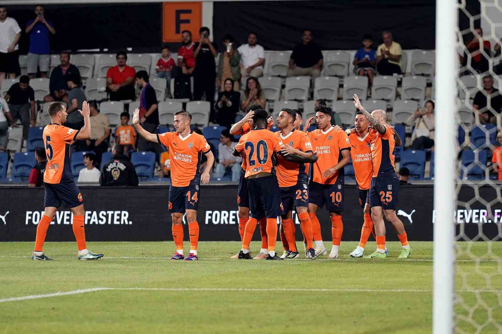 UEFA Avrupa Konferans Ligi: RAMS Başakşehir: 3 - La Fiorita: 0 (Maç devam ediyor)
