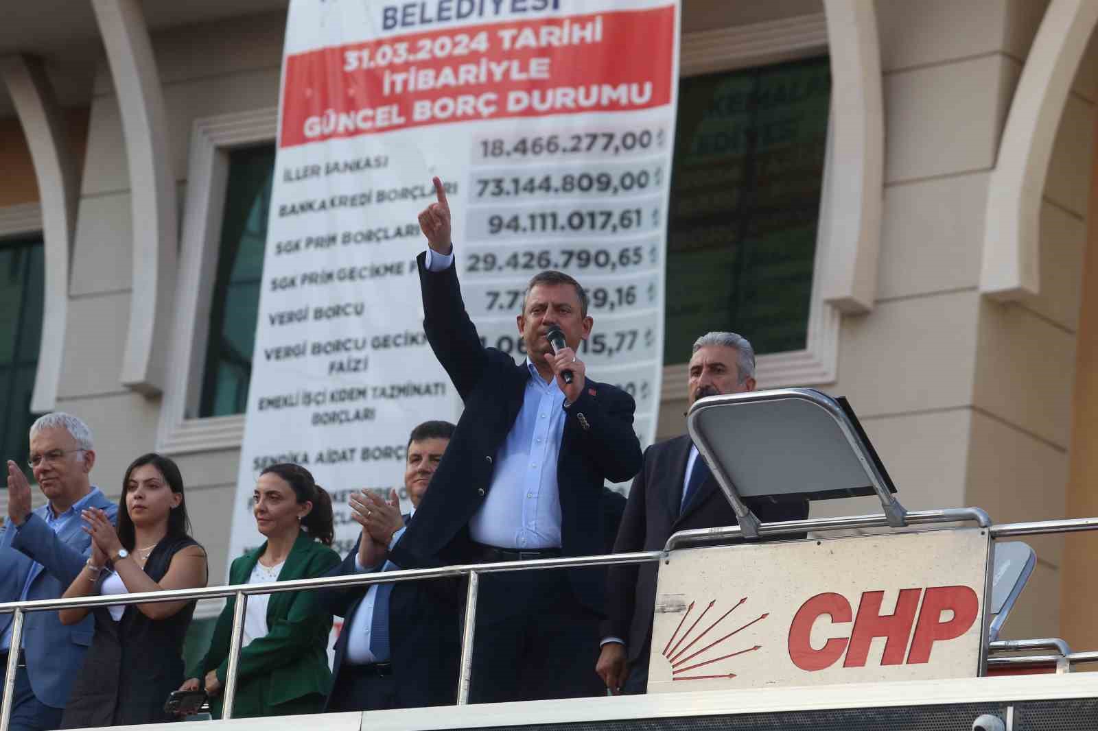 CHP Genel Başkanı Özel: “Mazeret üretmeye gelmedik, icap ederse hepimiz çıkarız çöpleri toplarız”
