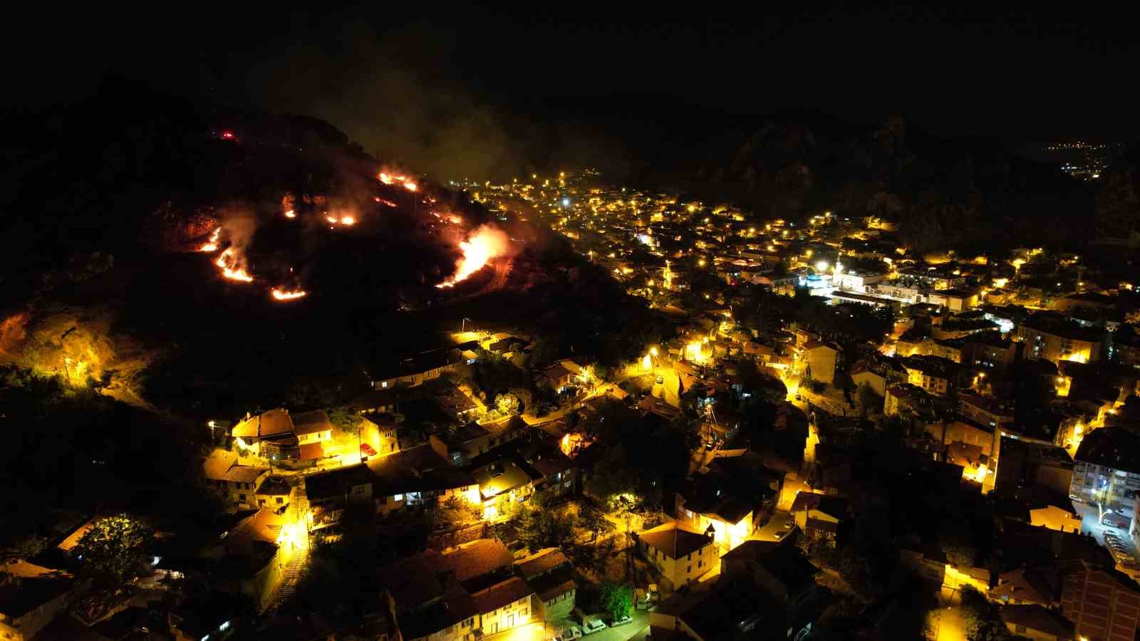 Tokat’ta havai fişek yangına neden oldu
