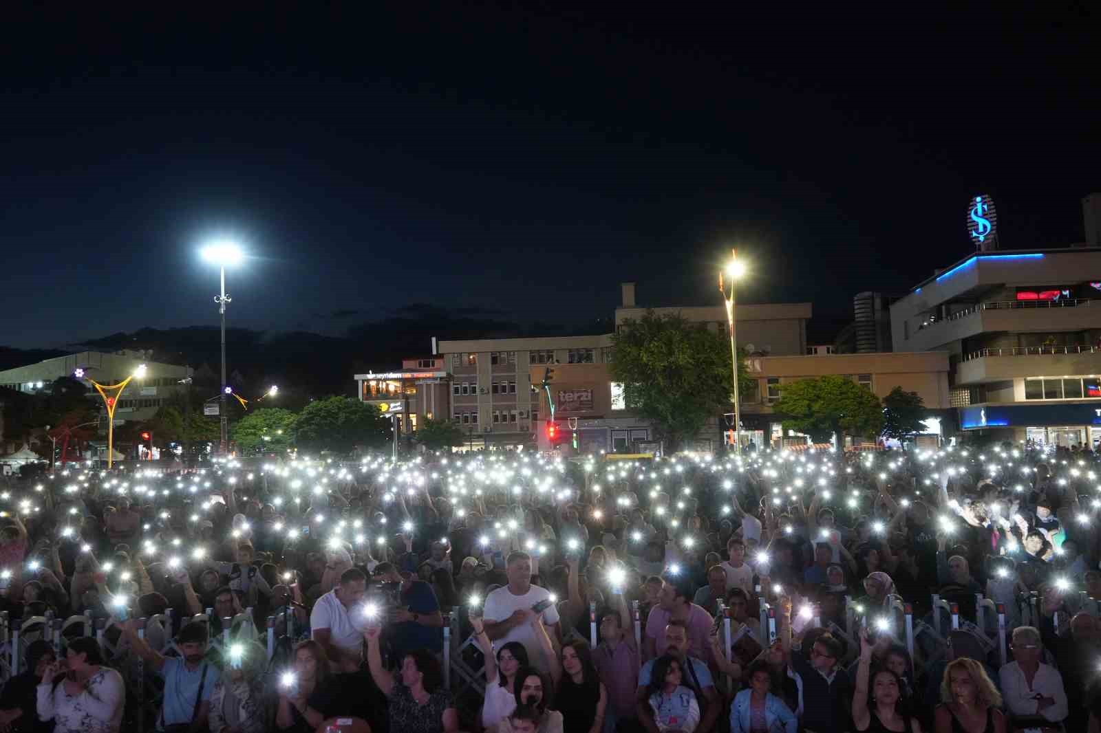 Erzincan Dörtyol; Güler Duman konseriyle doldu taştı
