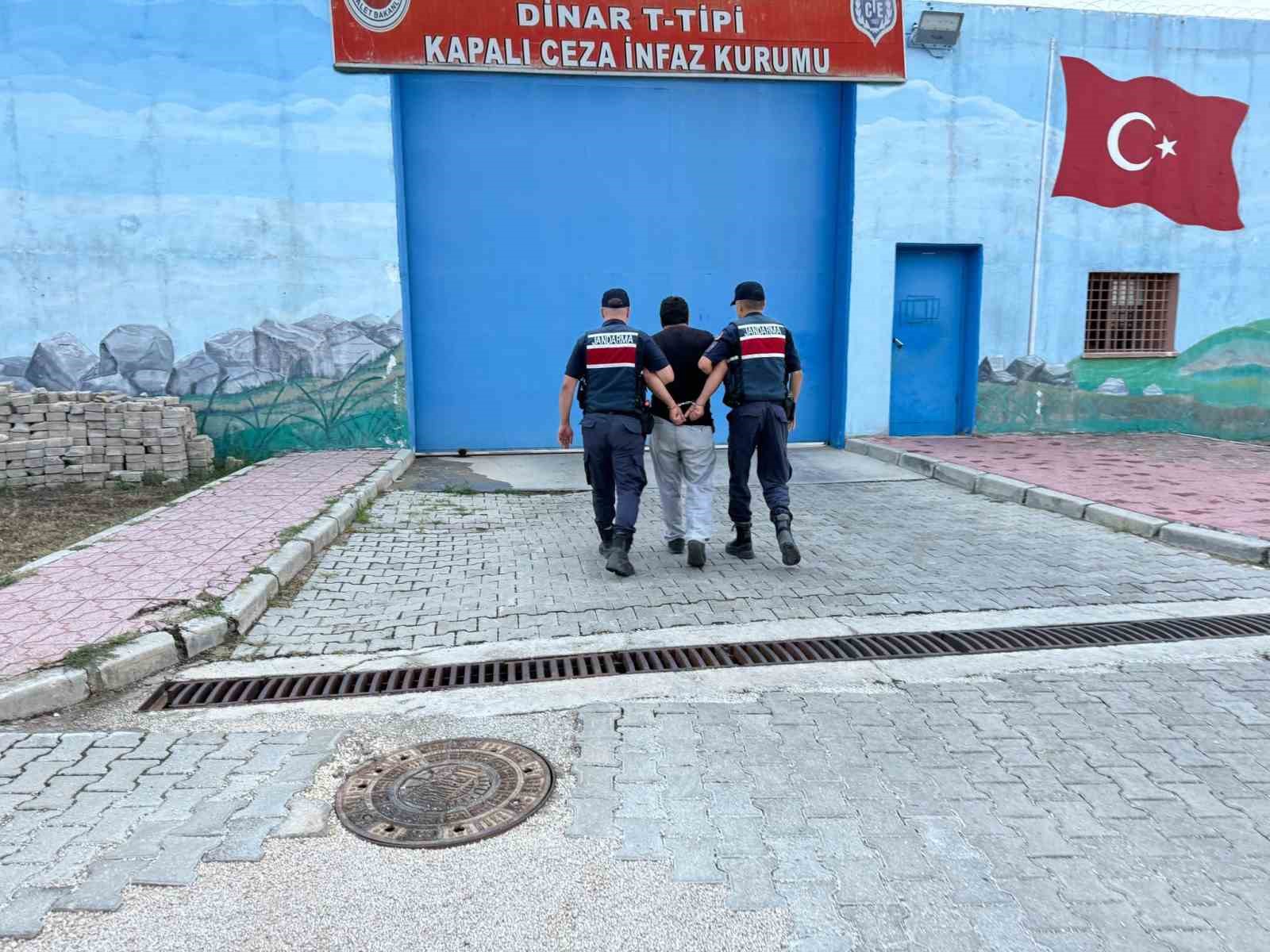 Hapis cezasıyla aranan şahıs saklandığı köy evinde yakalandı
