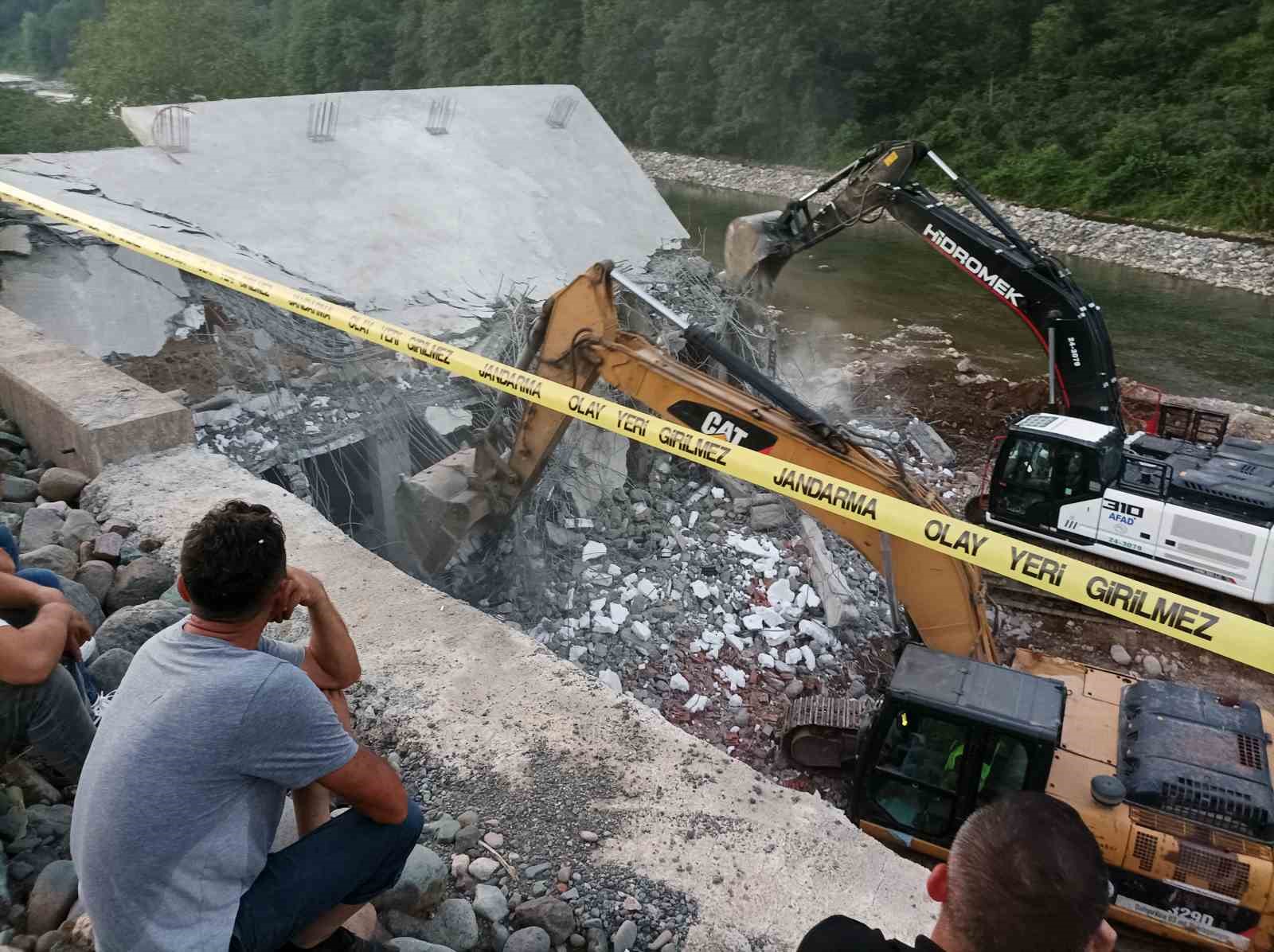 Giresun’da dere yatağına yapılan o inşaata yıkım kararı jet hızıyla uygulandı
