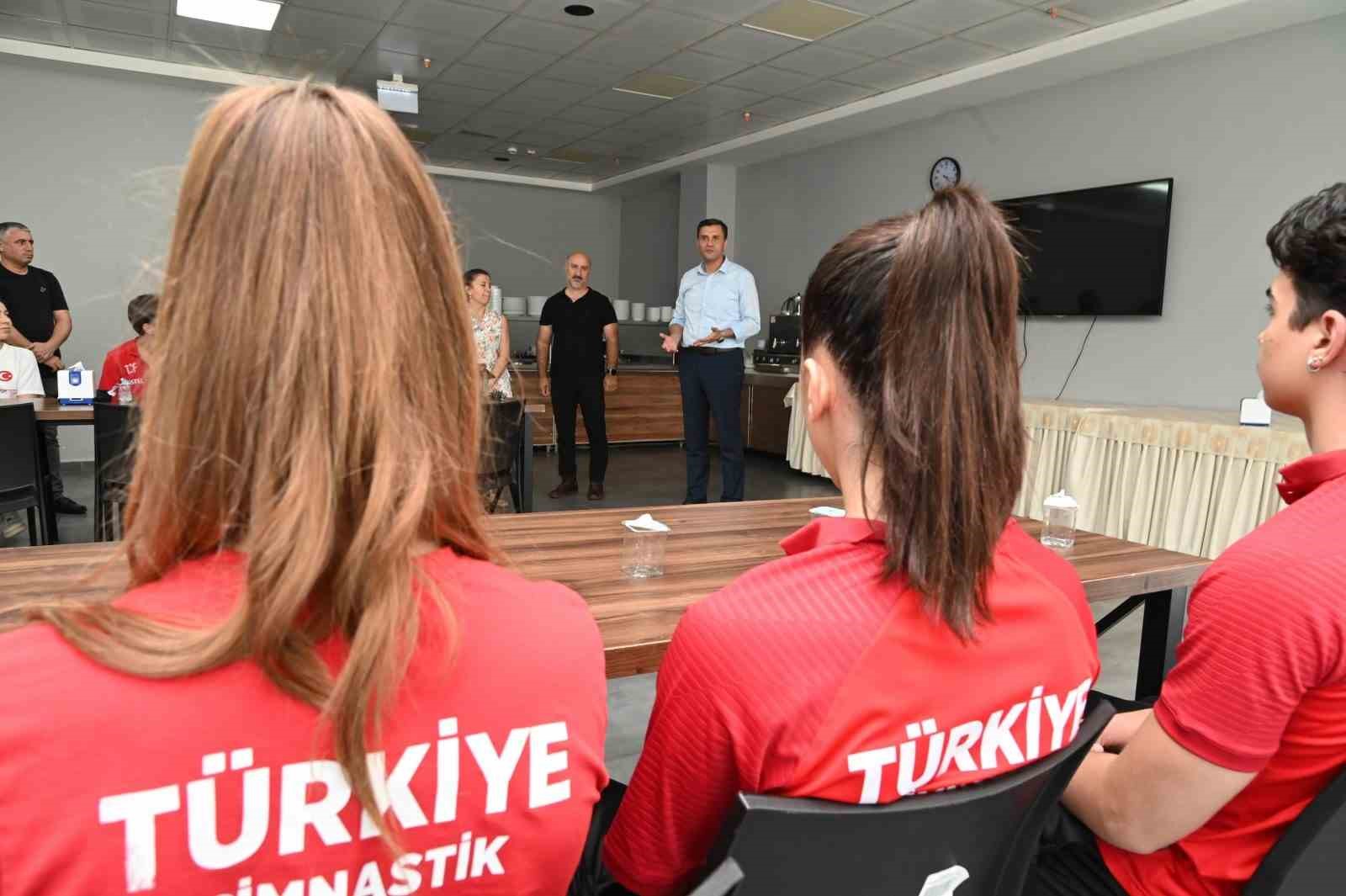 Başkan Zeyrek milli cimnastikçileri ağırladı
