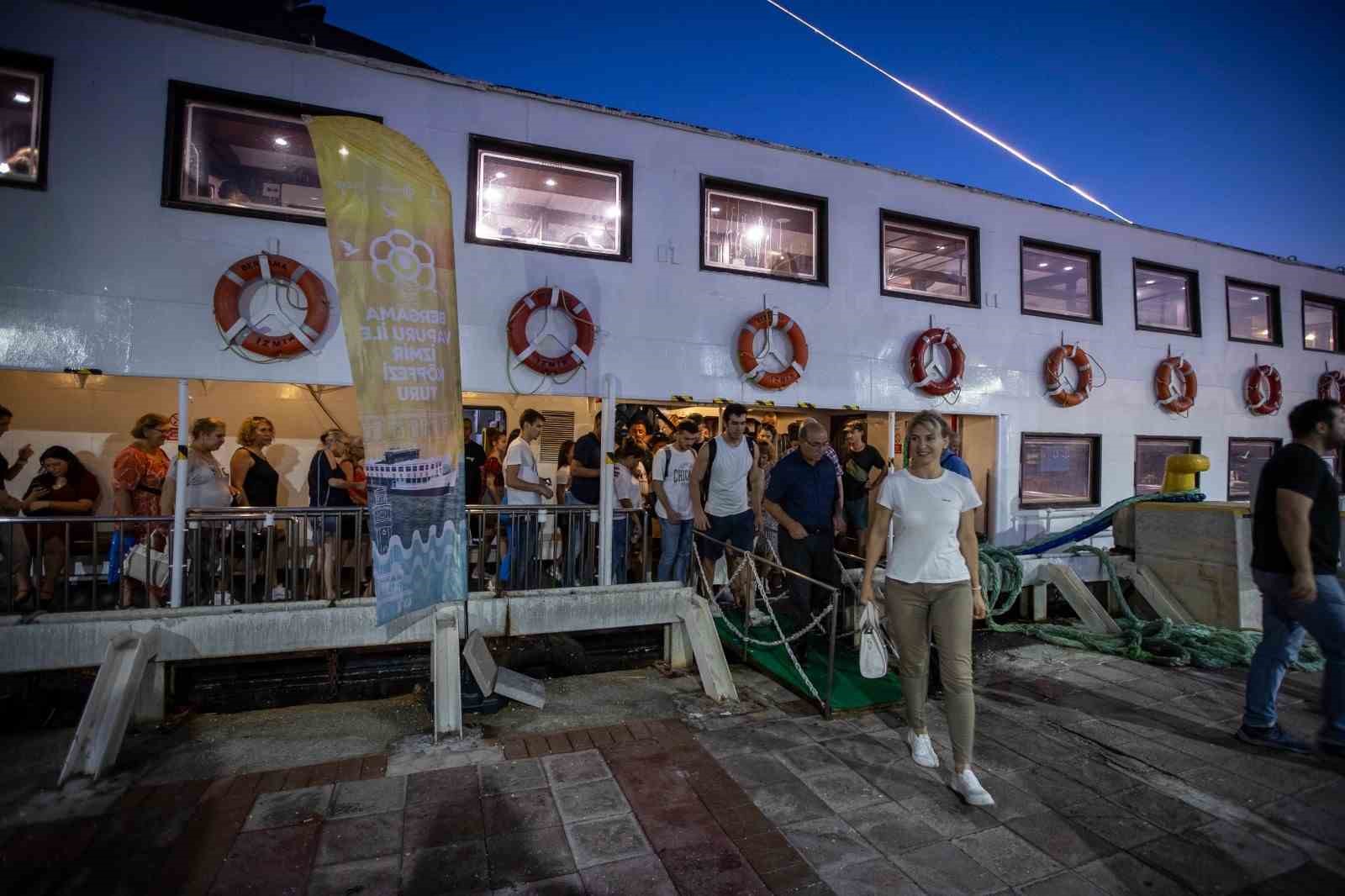 İzmir’in eşsiz gün batımında Körfez turları başladı
