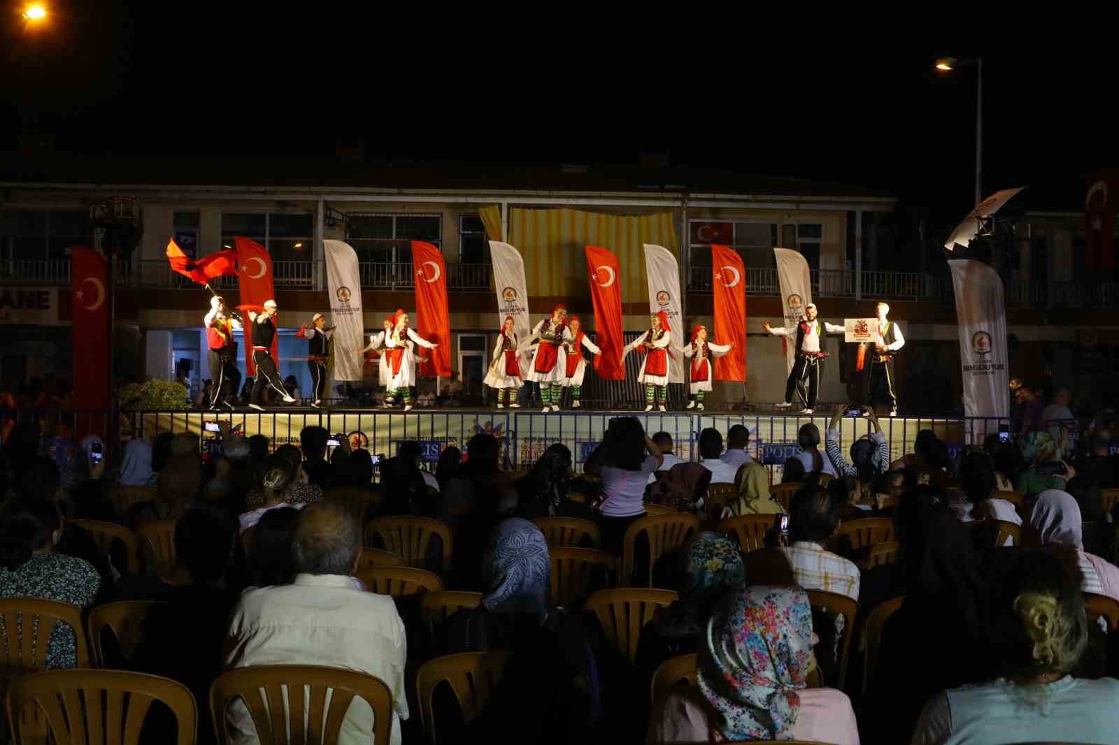 Denizli  Büyükşehirin halk dansları festivali kentin dört bir yanında devam ediyor
