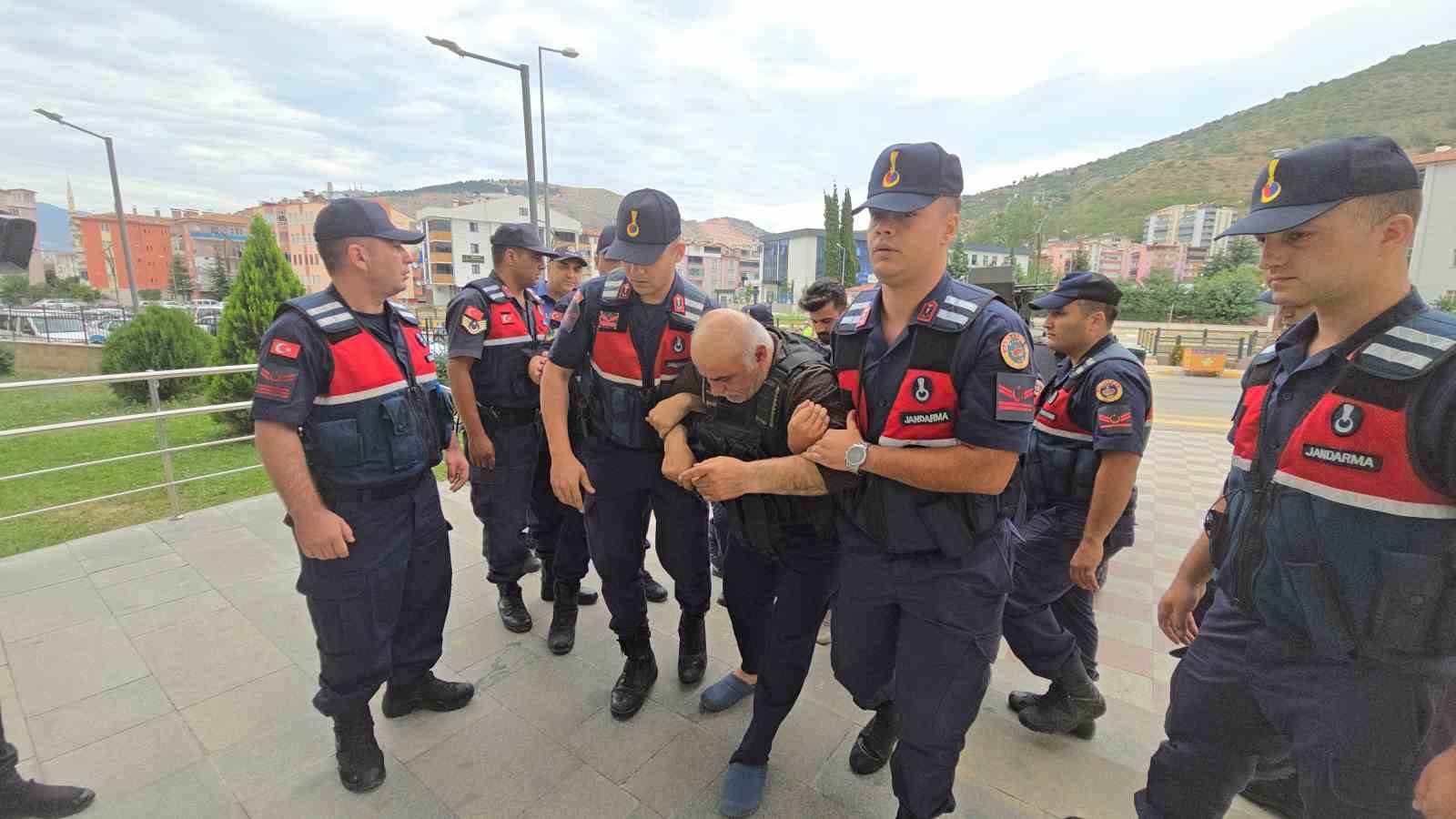 Eski muhtarı öldüren yeni muhtar hakim karşısında
