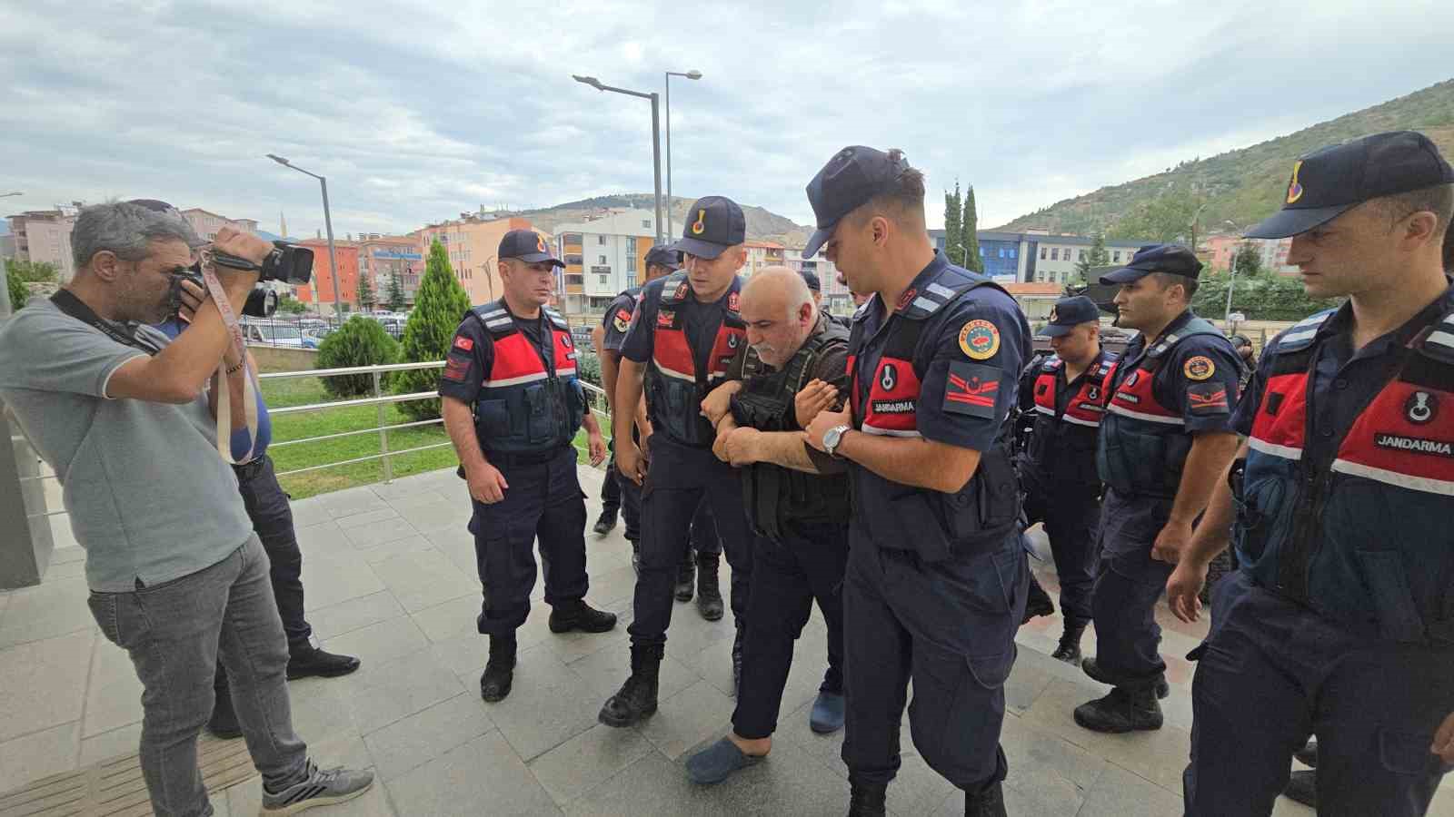 Eski muhtarı öldüren yeni muhtar hakim karşısında
