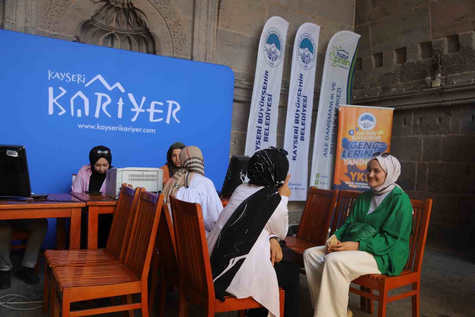 Büyükşehrin ücretsiz YKS Tercih Danışmanlığı hizmetine gençlerden yoğun ilgi
