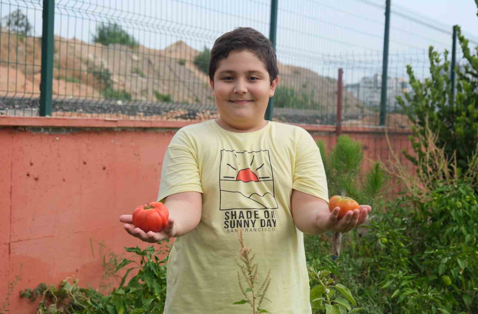 Adana Gençlik Merkezi üretiyor, çocuklar afiyetle yiyor
