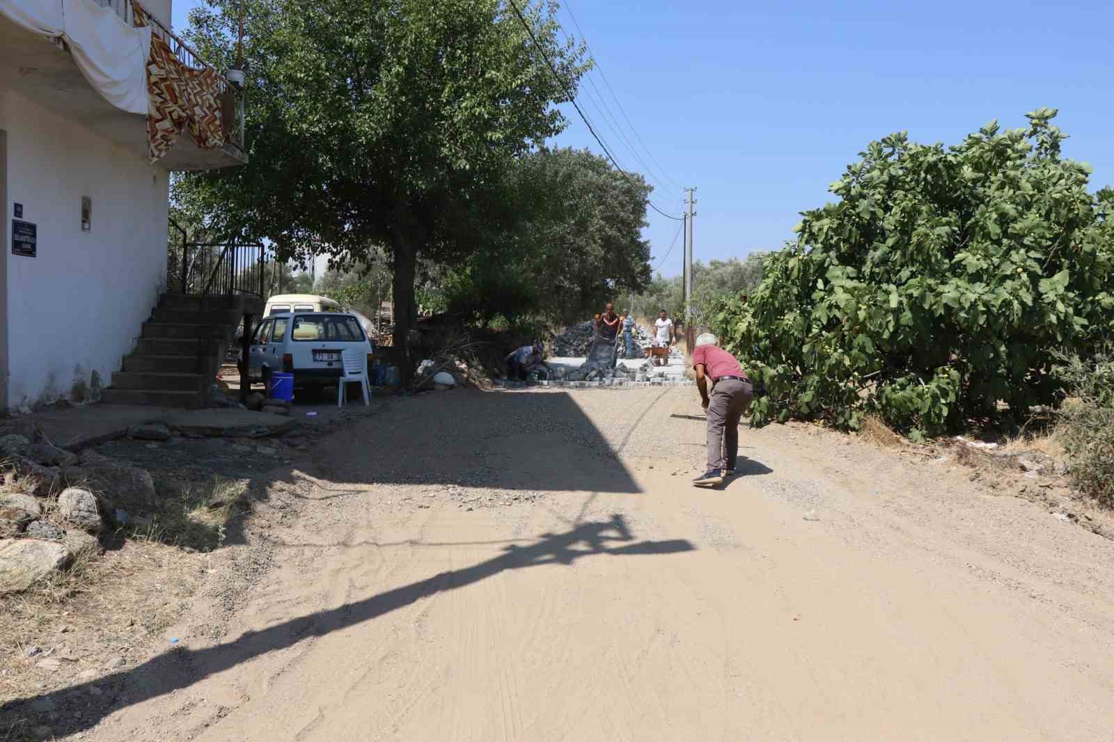 Nazilli Belediyesi Bozyurt’ta yolları yeniliyor
