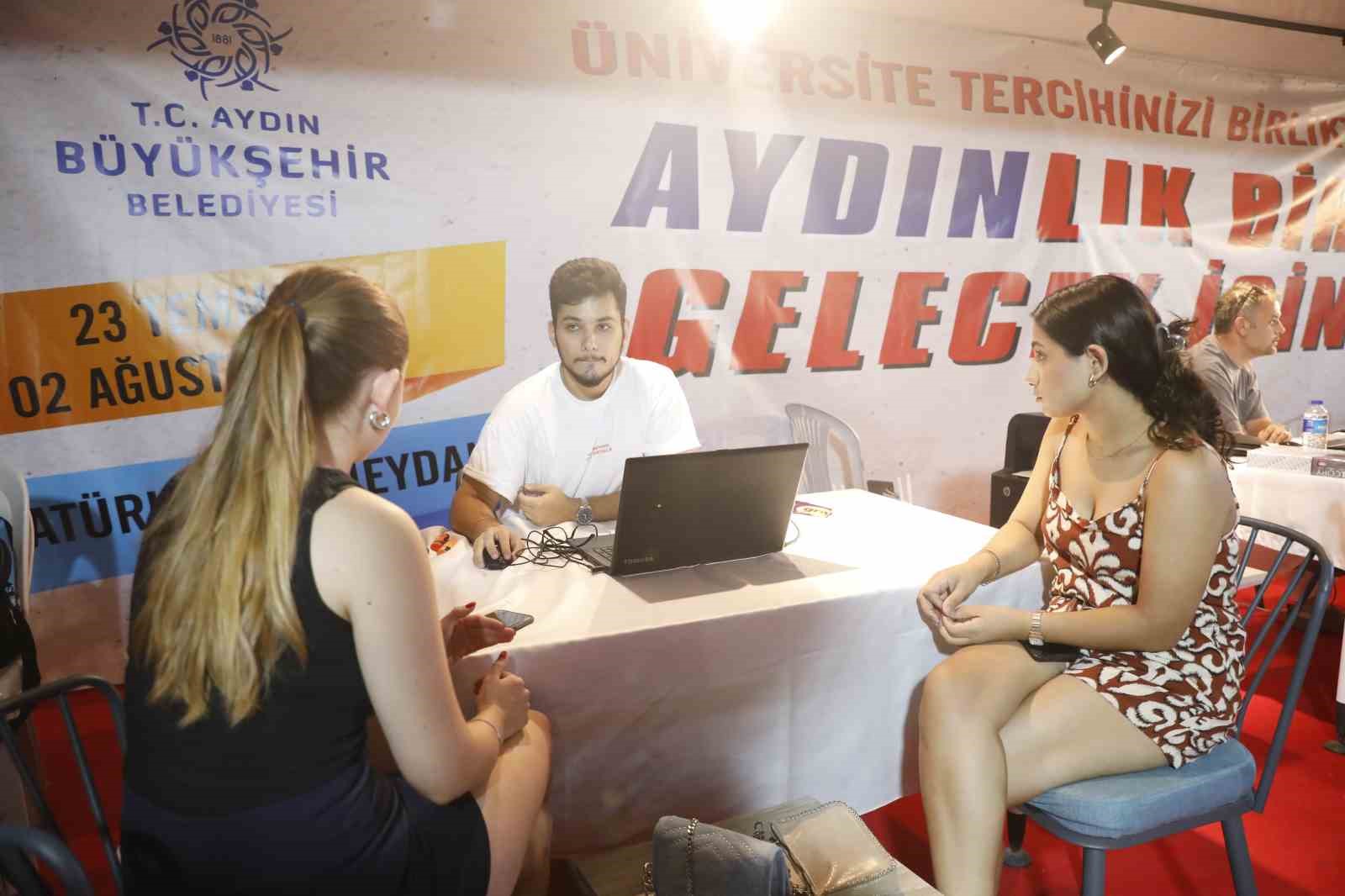 Aydın Büyükşehir Belediyesi tercih tırı yoğun ilgi görüyor
