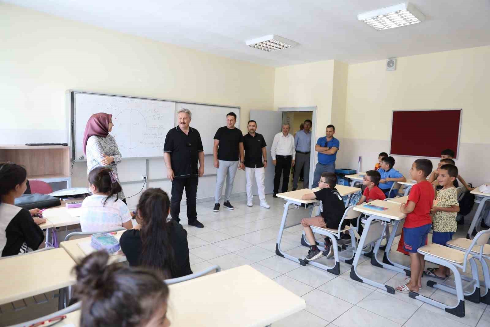 Başkan Palancıoğlu Fedakar Gülderen Sosyal Tesisleri’nde öğrencilerle bir araya geldi
