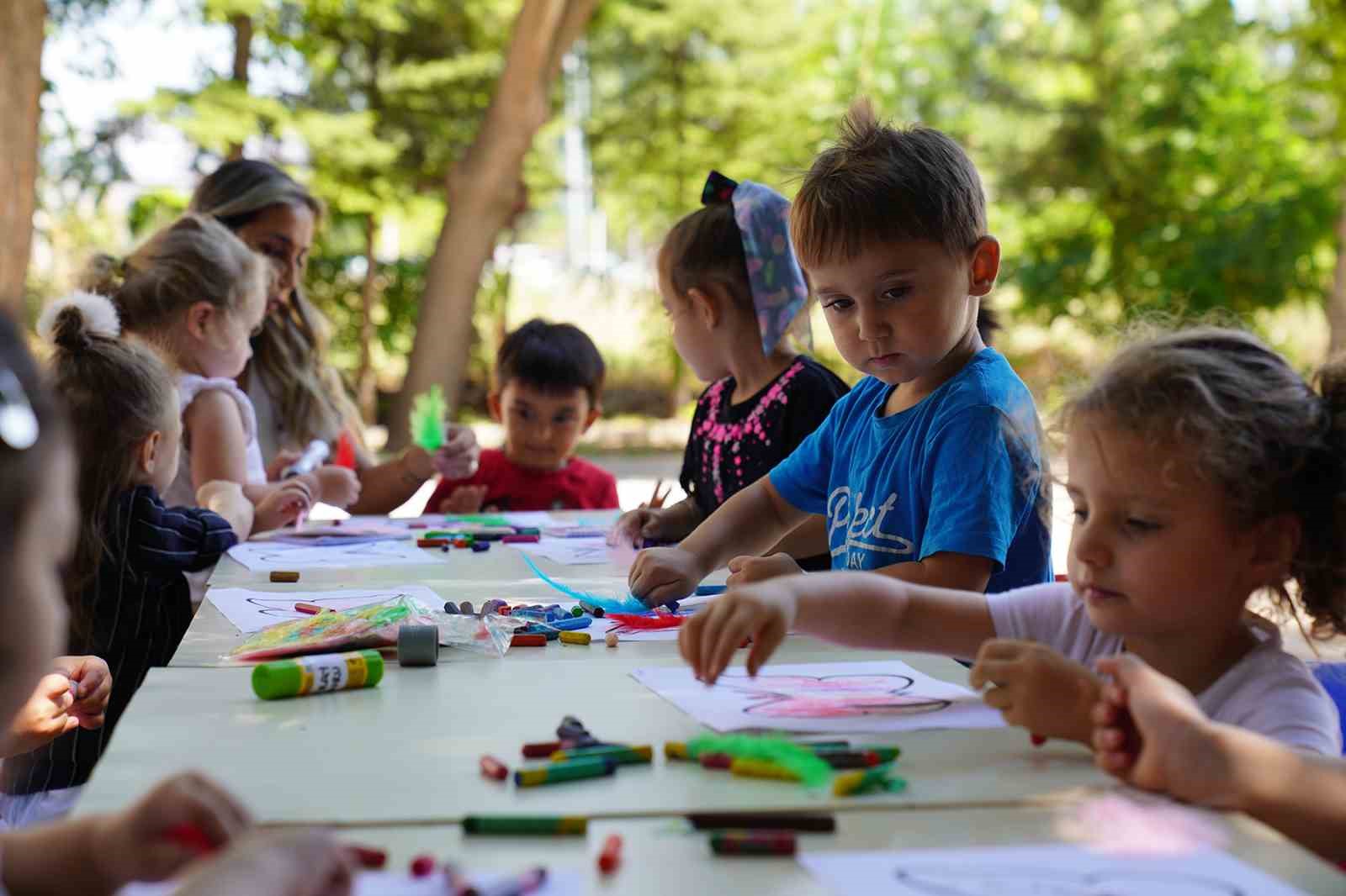 Minikler hem eğleniyor hem öğreniyor
