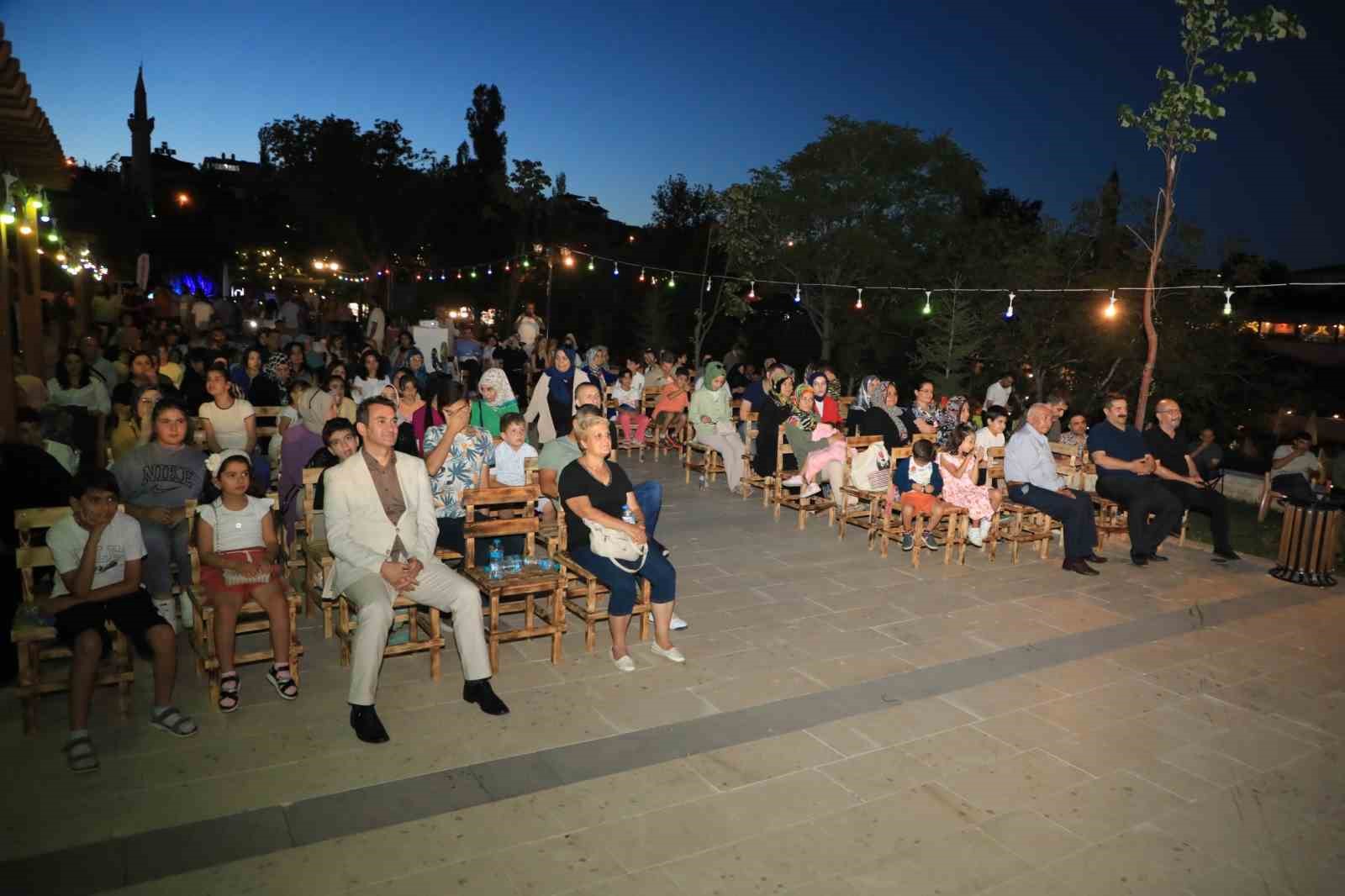 Elazığ’da ’Açık Hava Sinema Günleri’ başladı
