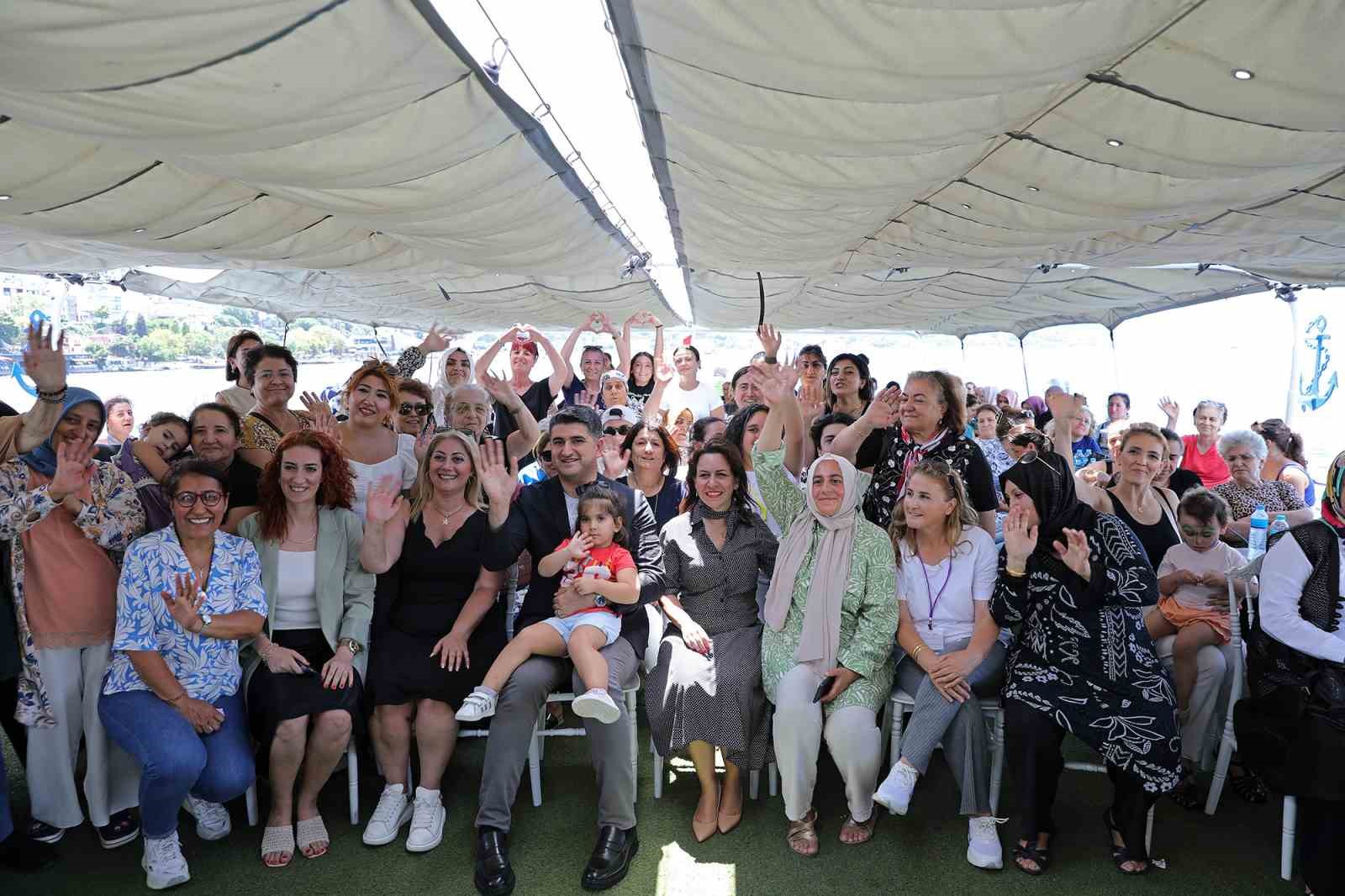 Ataşehirli kadınlar Boğaz’da unutulmaz bir gün geçirdi
