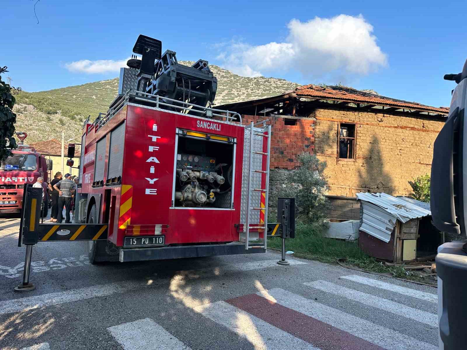 Elektrik kaçağı, evi kullanılamaz hale getirdi
