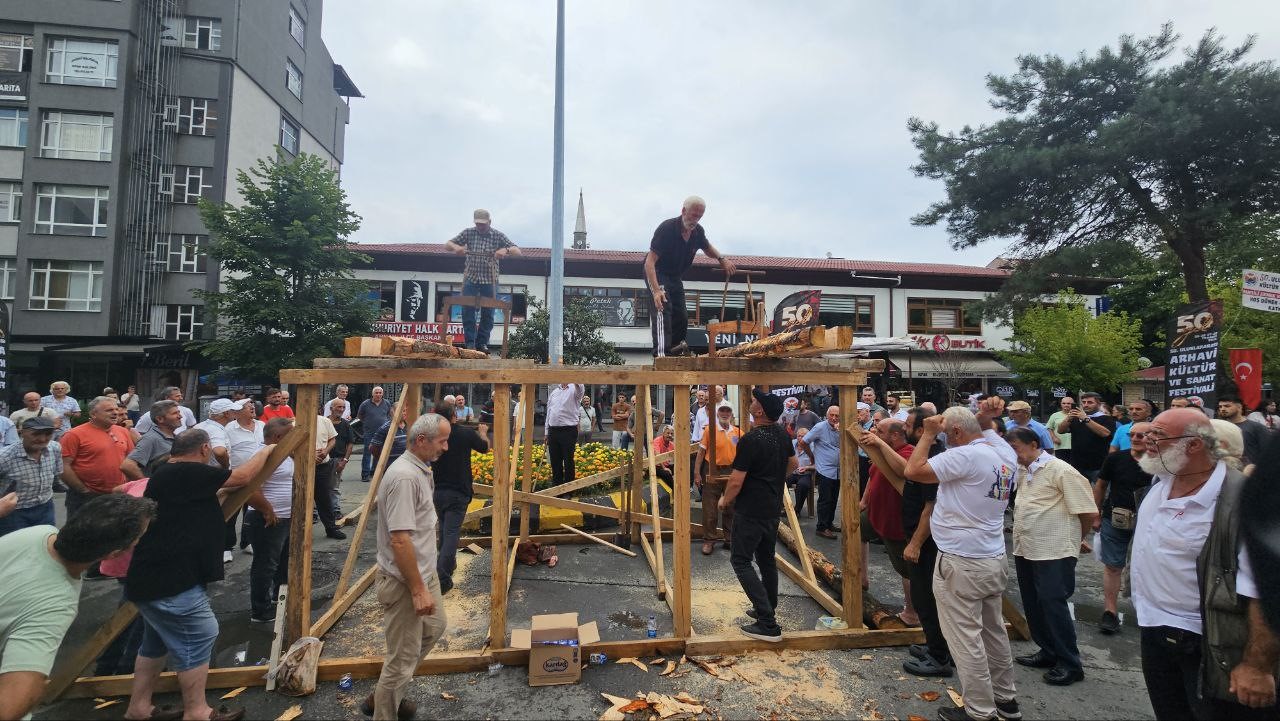 Arhavi’de geleneksel yarışmalar renkli görüntülere sahne oldu
