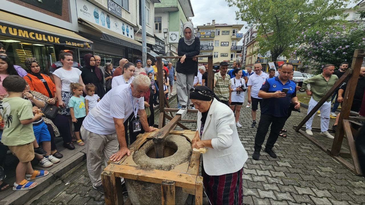 Arhavi’de geleneksel yarışmalar renkli görüntülere sahne oldu
