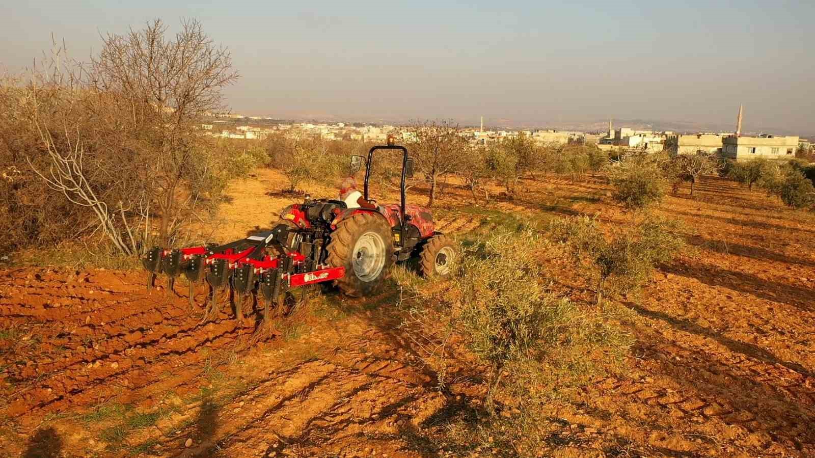 Büyükşehir ile çiftçinin yüzü gülüyor tarıma destek artarak sürüyor
