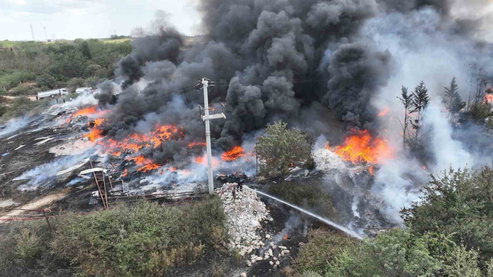 Tekirdağ’da korkutan yangın havadan görüntülendi
