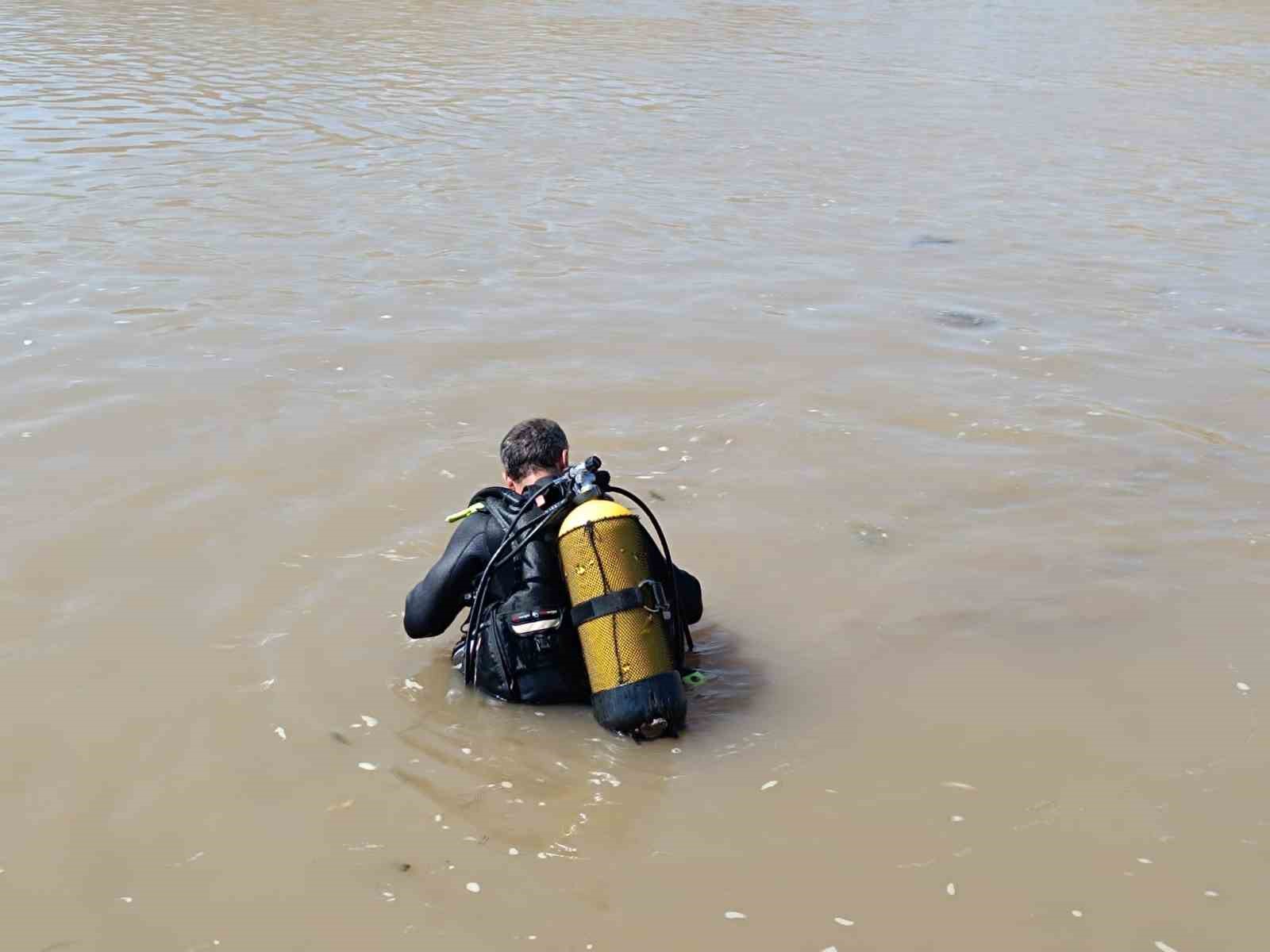 Serinlemek için Dicle Nehri’ne giren çocuk, boğularak hayatını kaybetti
